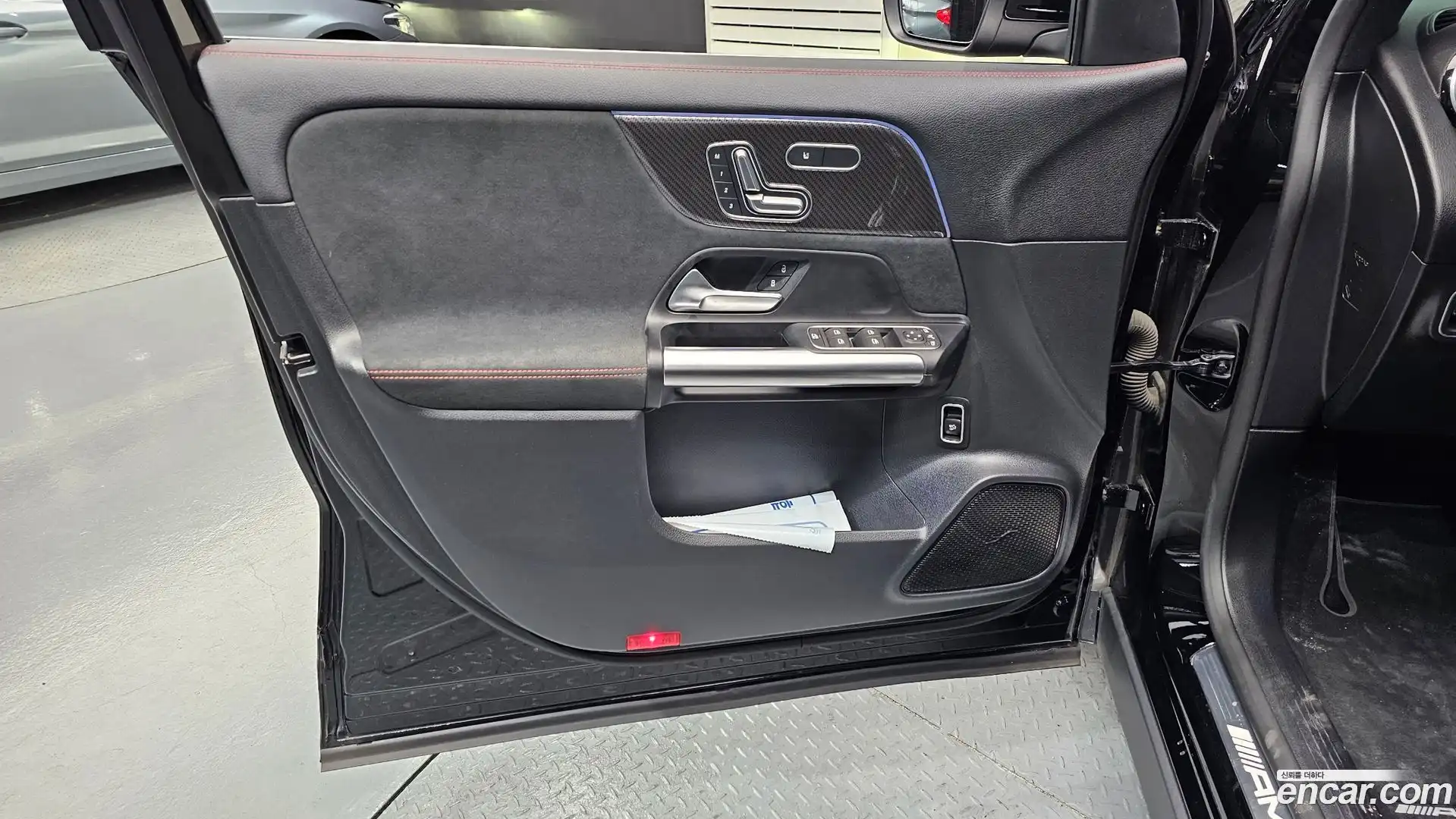 GLA-Class Mercedes-Benz 2023.1-INNER-034