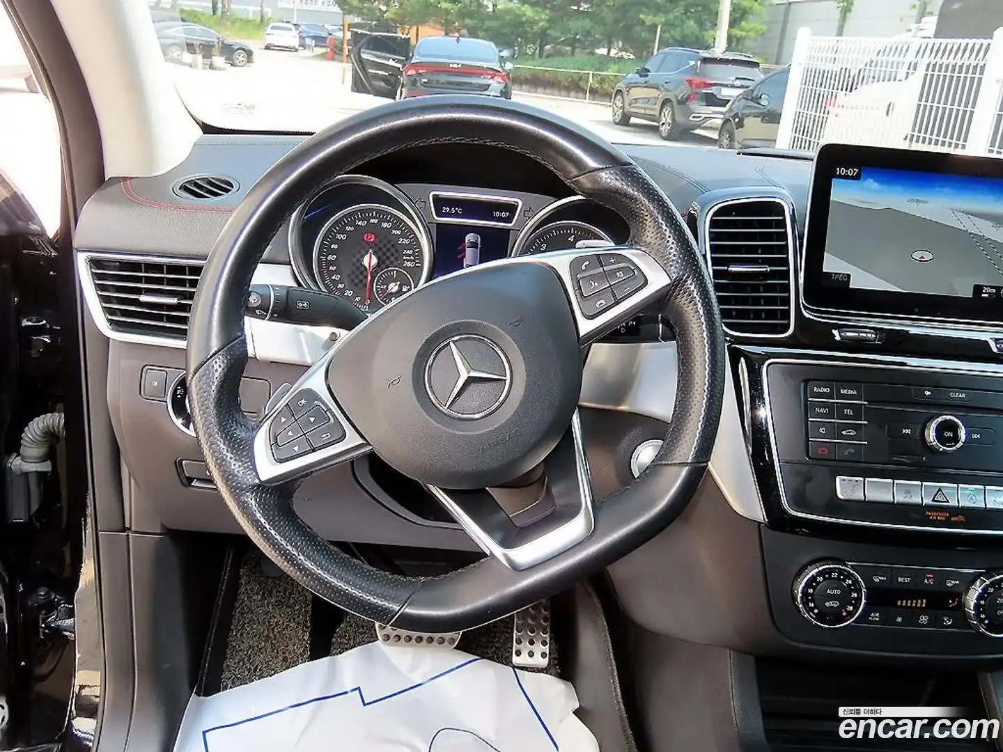 GLE-Class Mercedes-Benz 2018.5-INNER-008