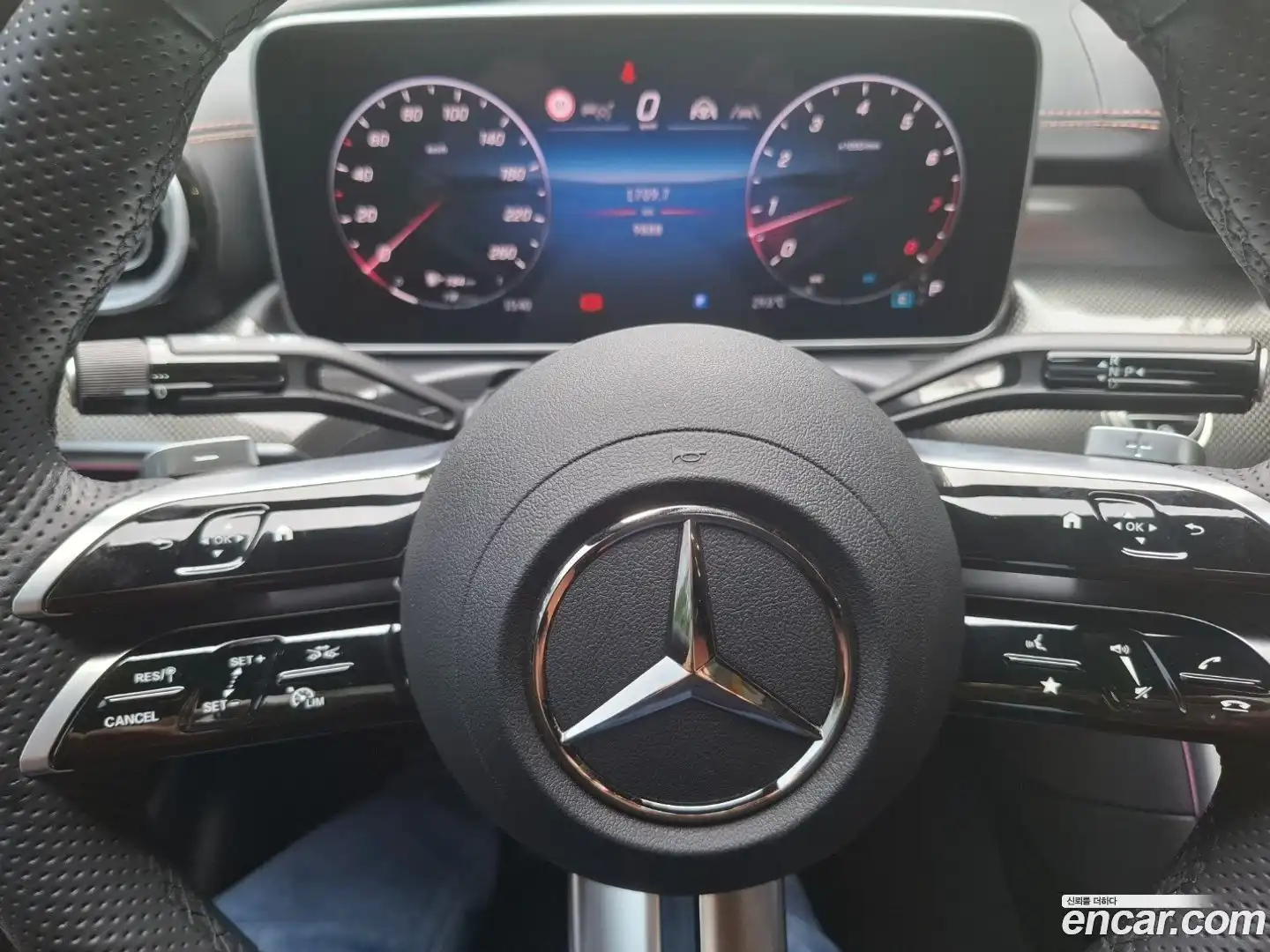 C-Class Mercedes-Benz 2025.4-INNER-009