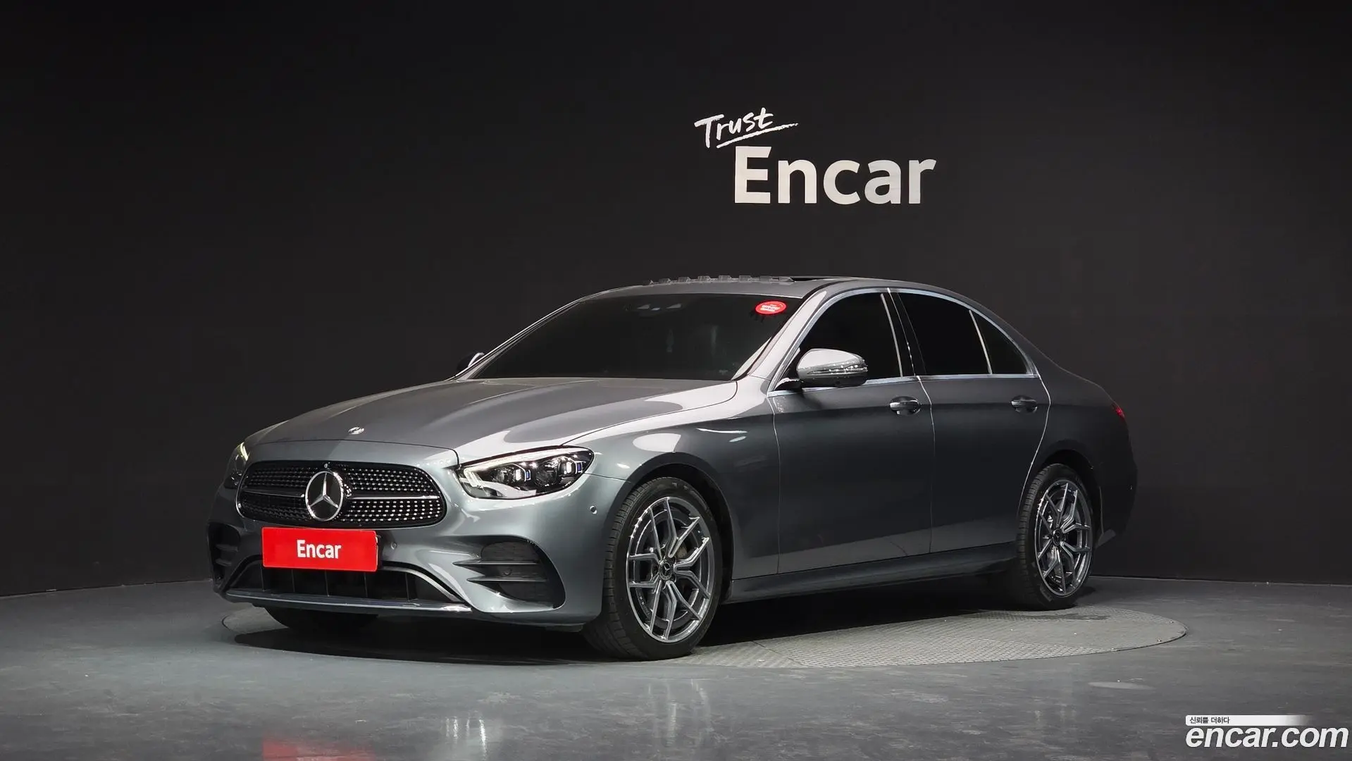 Main__Slider__Photo:E-Class Mercedes-Benz 2021.7-0