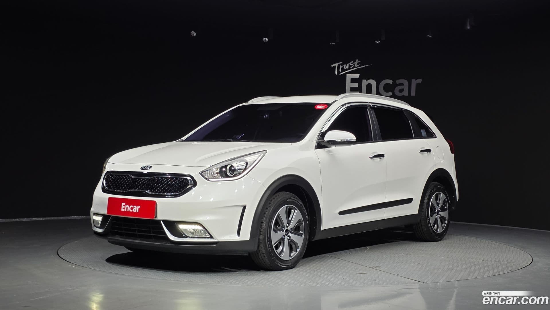 Main__Slider__Photo:Niro Kia 2016.9-0