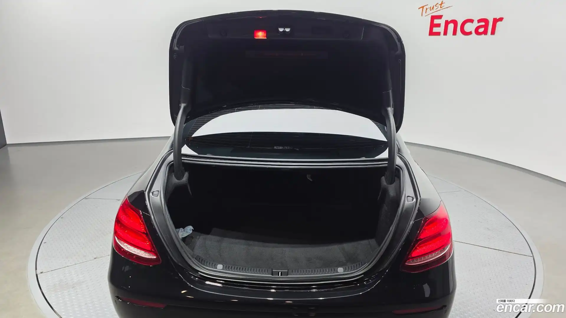 E-Class Mercedes-Benz 2018.2-OPTION-024