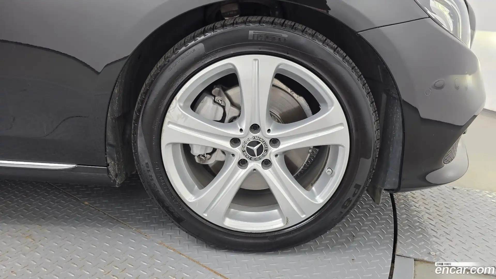 E-Class Mercedes-Benz 2018.2-OUTER-031