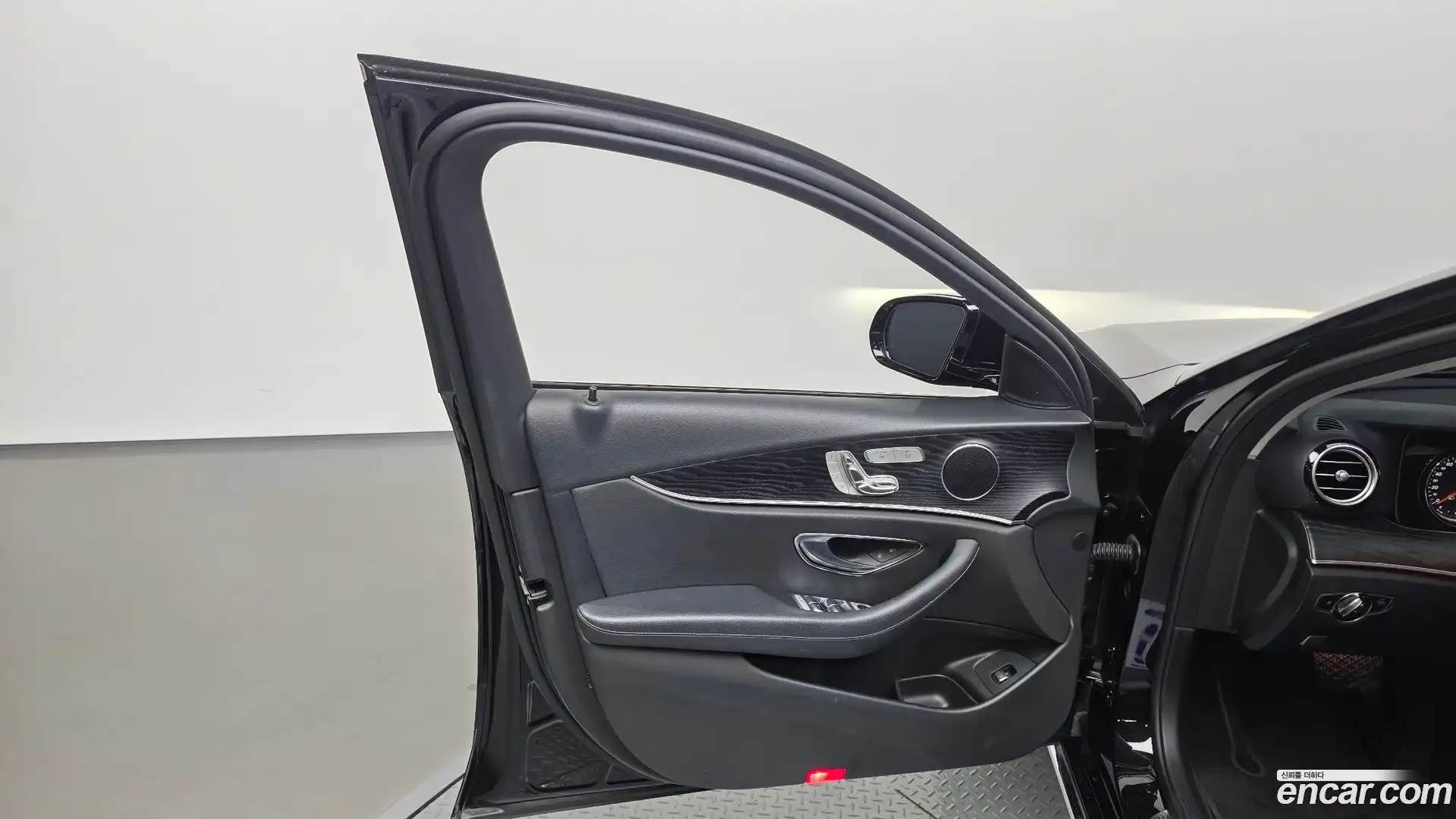 E-Class Mercedes-Benz 2018.2-INNER-034