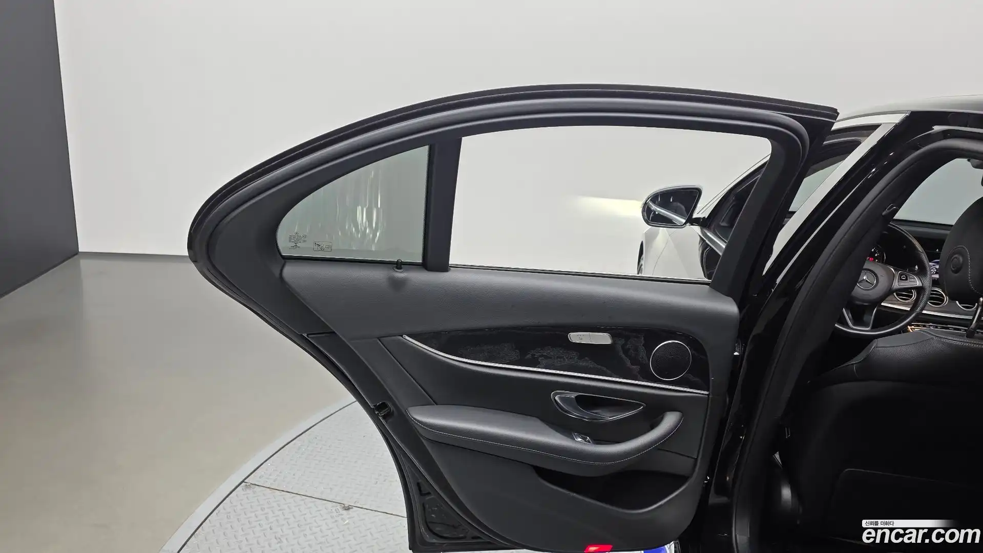 E-Class Mercedes-Benz 2018.2-INNER-035