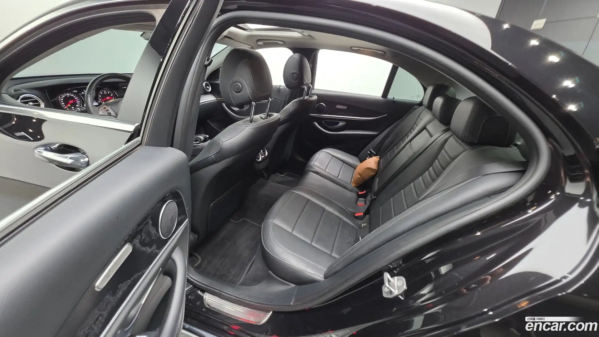 E-Class Mercedes-Benz 2018.2-INNER-036