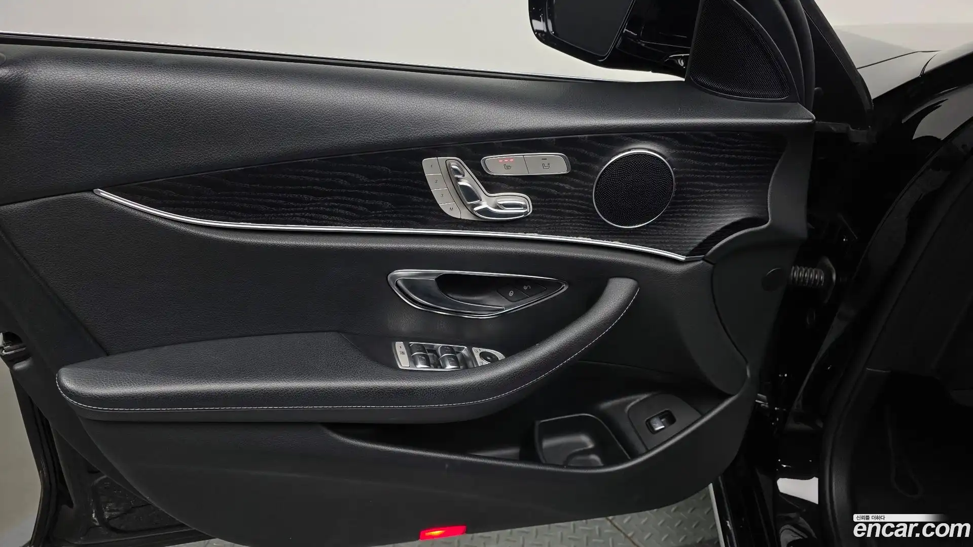 E-Class Mercedes-Benz 2018.2-OPTION-040
