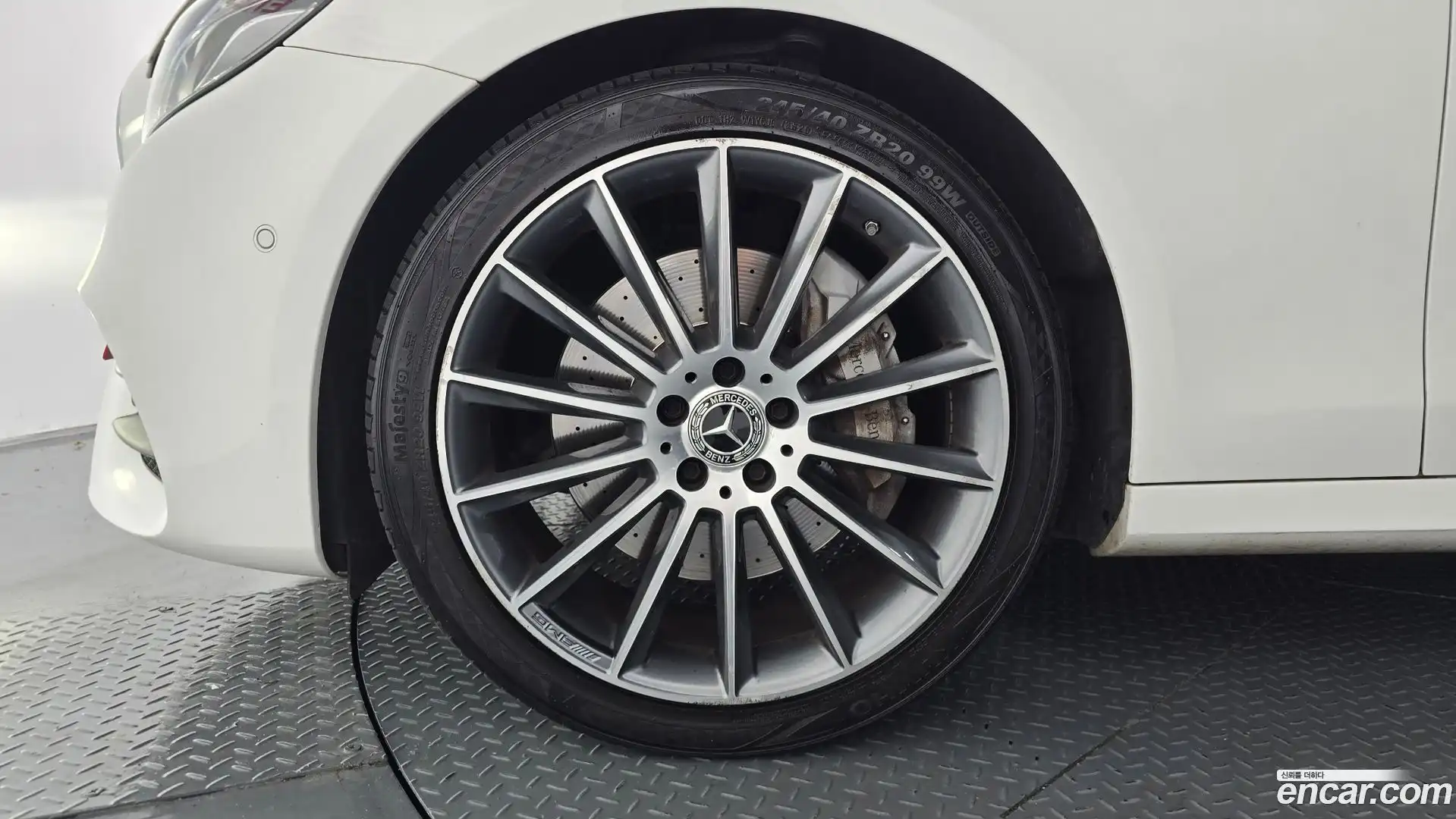 E-Class Mercedes-Benz 2019.8-OUTER-005
