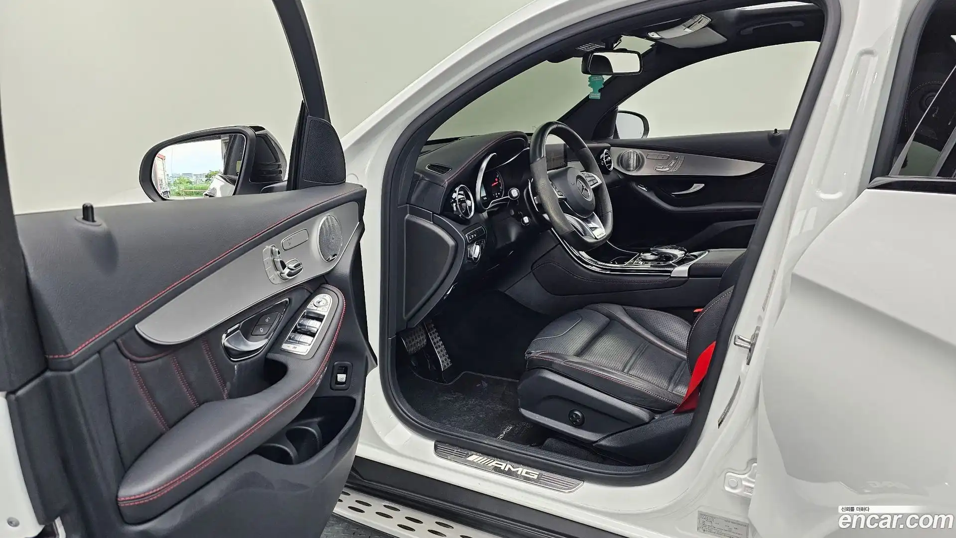 GLC-Class Mercedes-Benz 2019.11-INNER-010