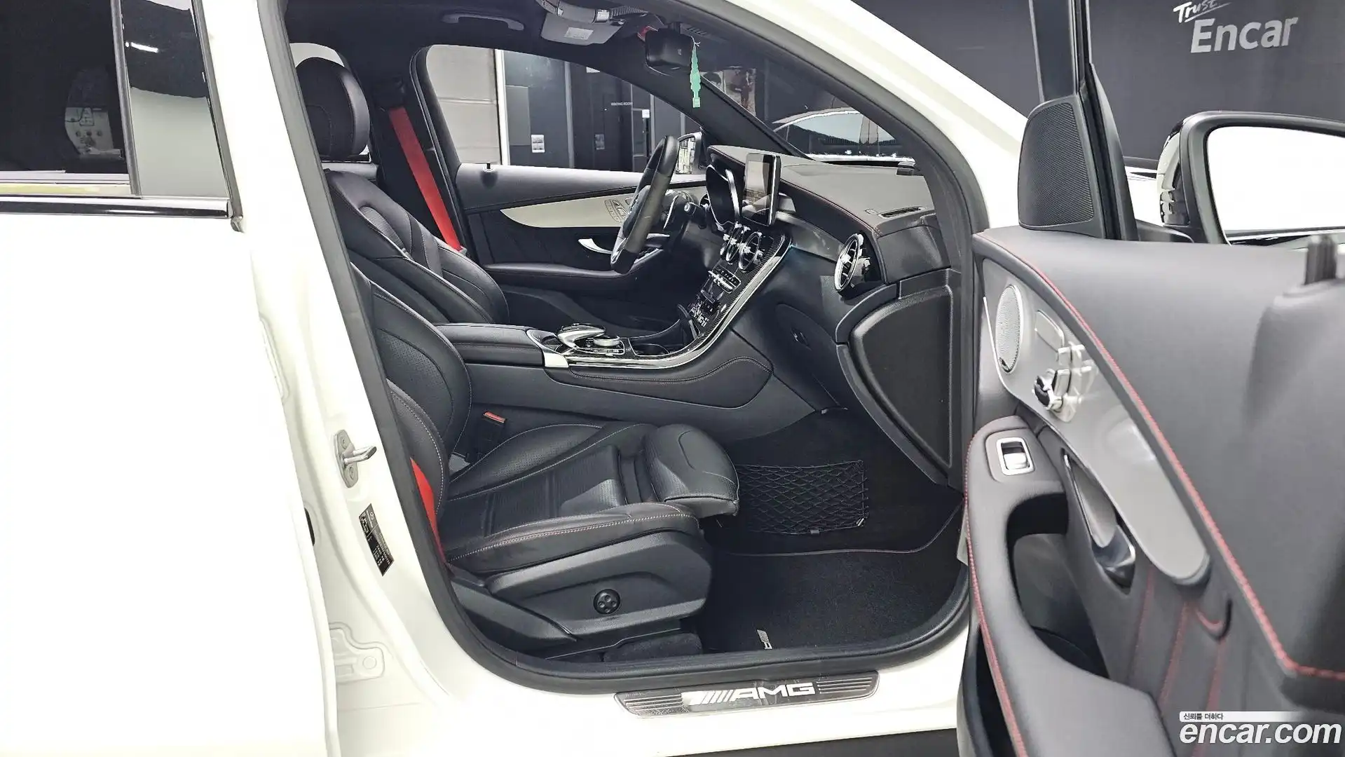 GLC-Class Mercedes-Benz 2019.11-OPTION-015