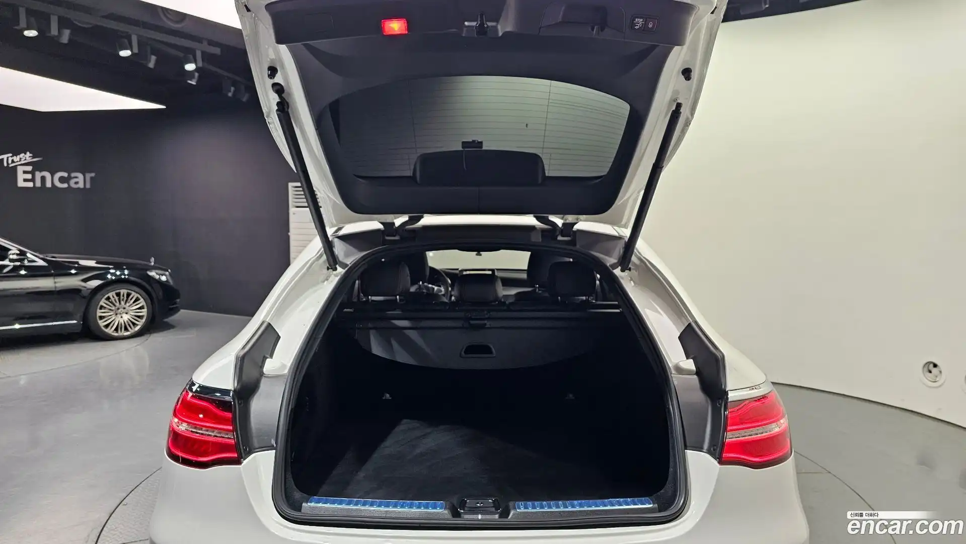 GLC-Class Mercedes-Benz 2019.11-OPTION-024