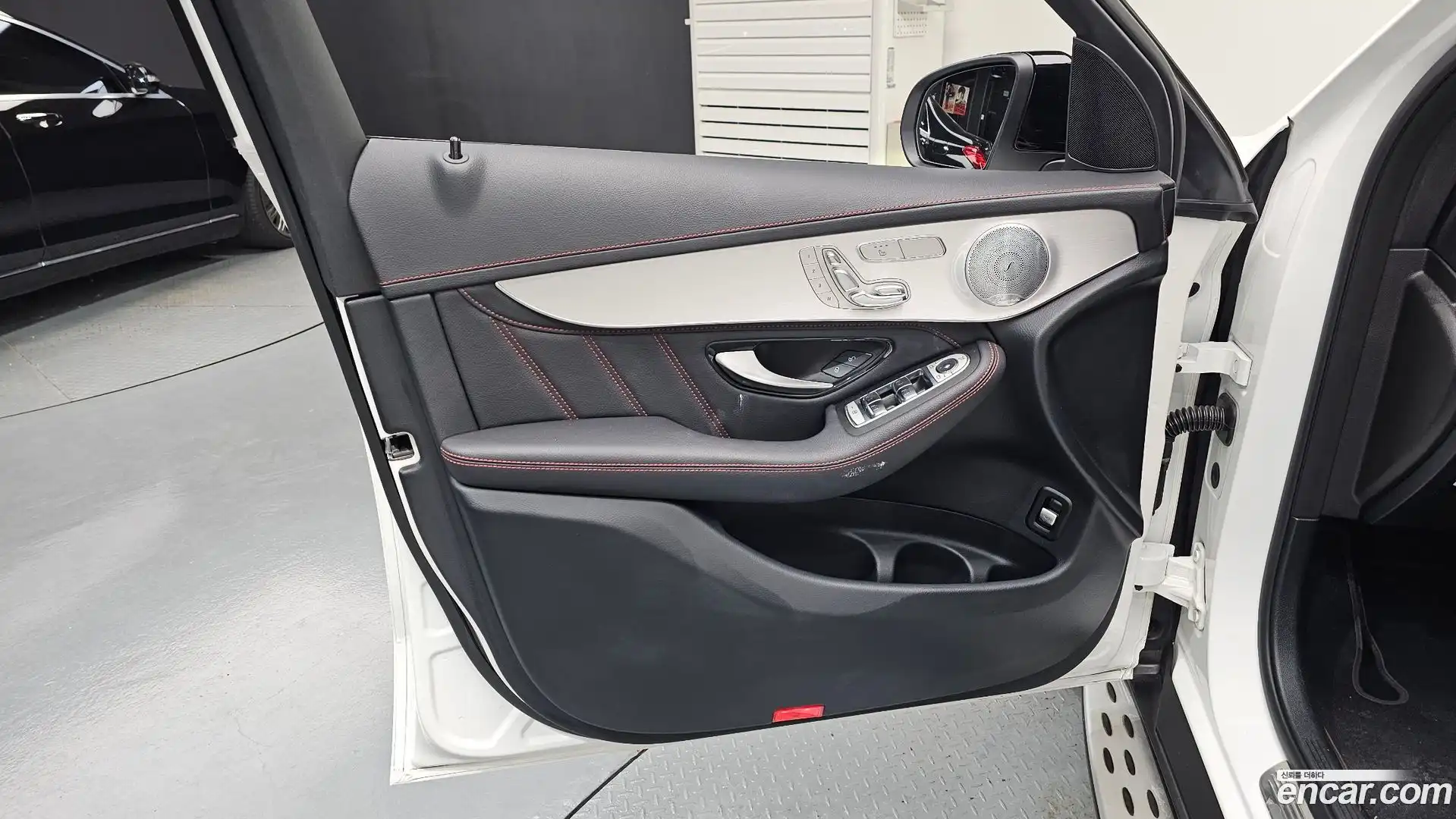 GLC-Class Mercedes-Benz 2019.11-INNER-034