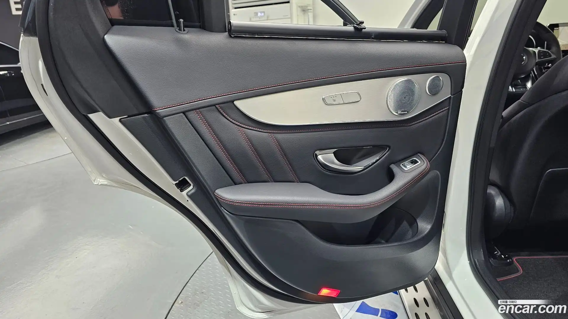 GLC-Class Mercedes-Benz 2019.11-INNER-035