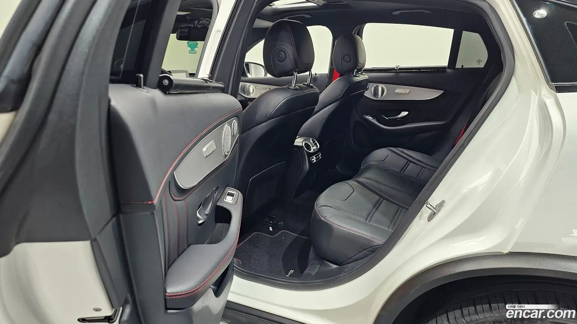 GLC-Class Mercedes-Benz 2019.11-INNER-036