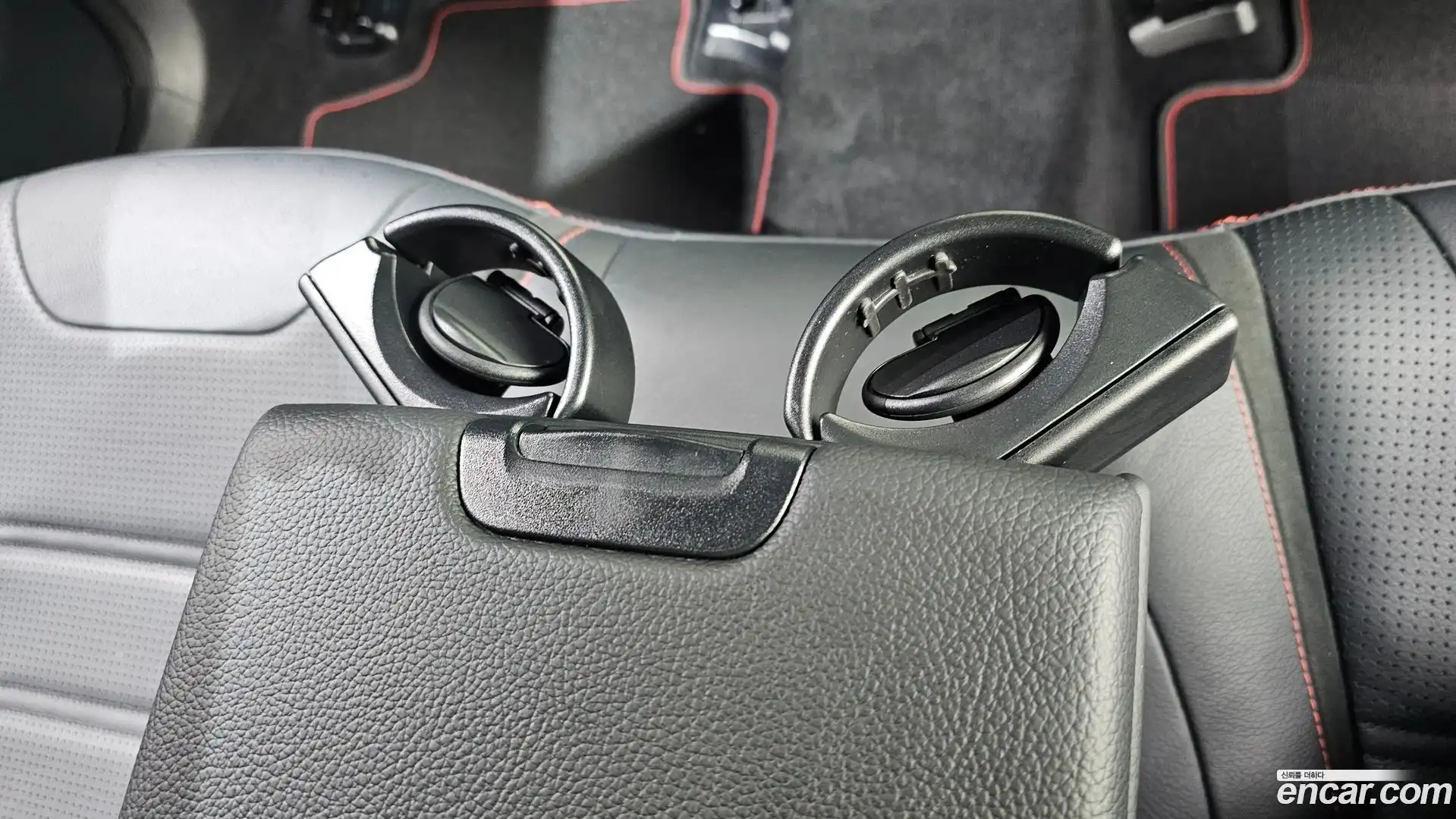 GLC-Class Mercedes-Benz 2019.11-OPTION-042