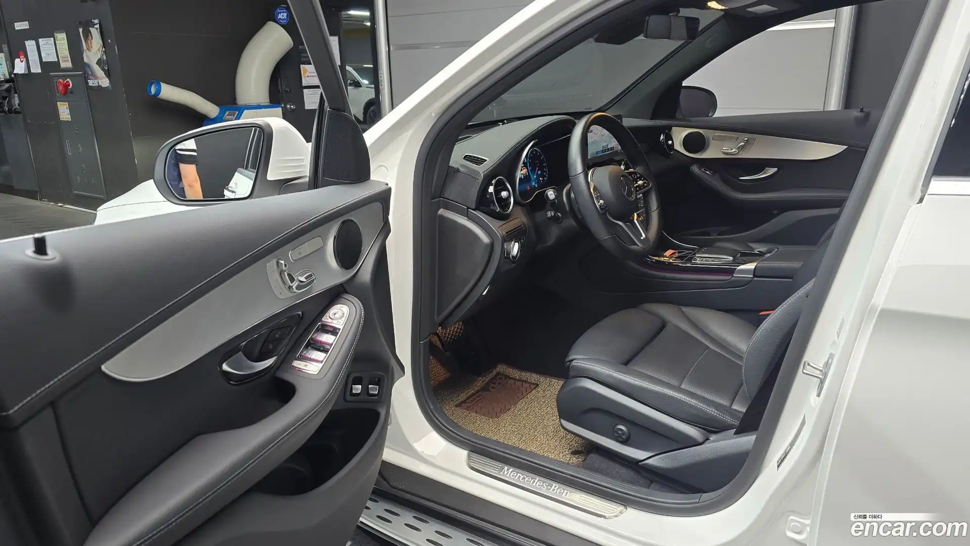 GLC-Class Mercedes-Benz 2021.4-INNER-010