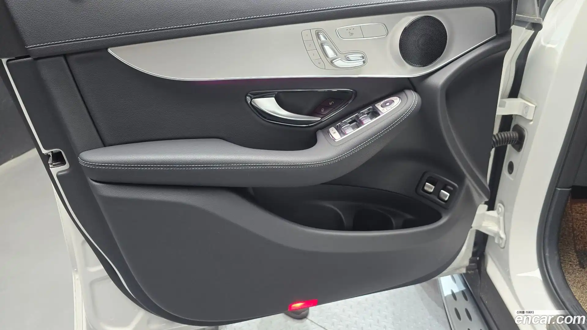 GLC-Class Mercedes-Benz 2021.4-INNER-034