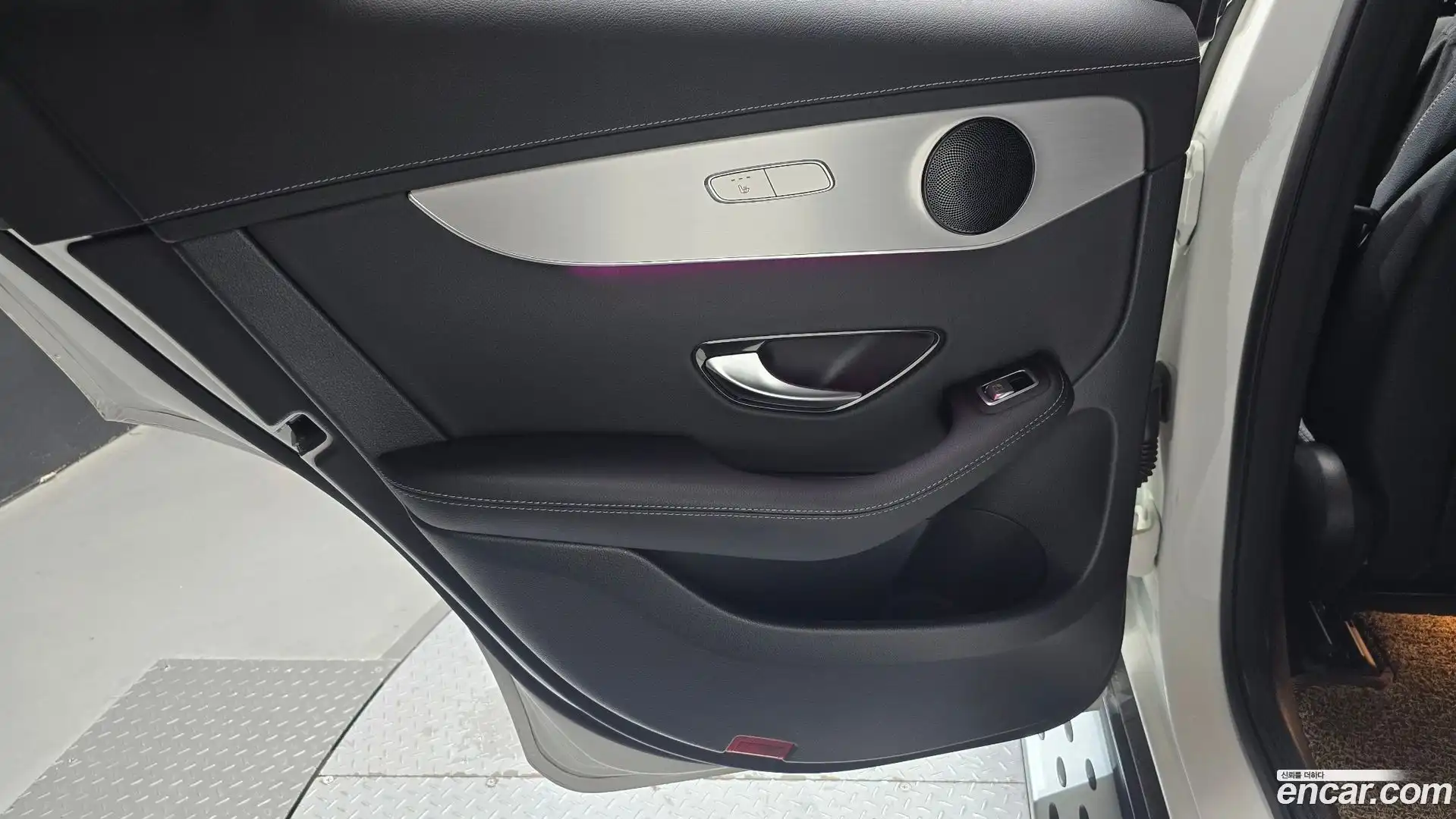 GLC-Class Mercedes-Benz 2021.4-INNER-035