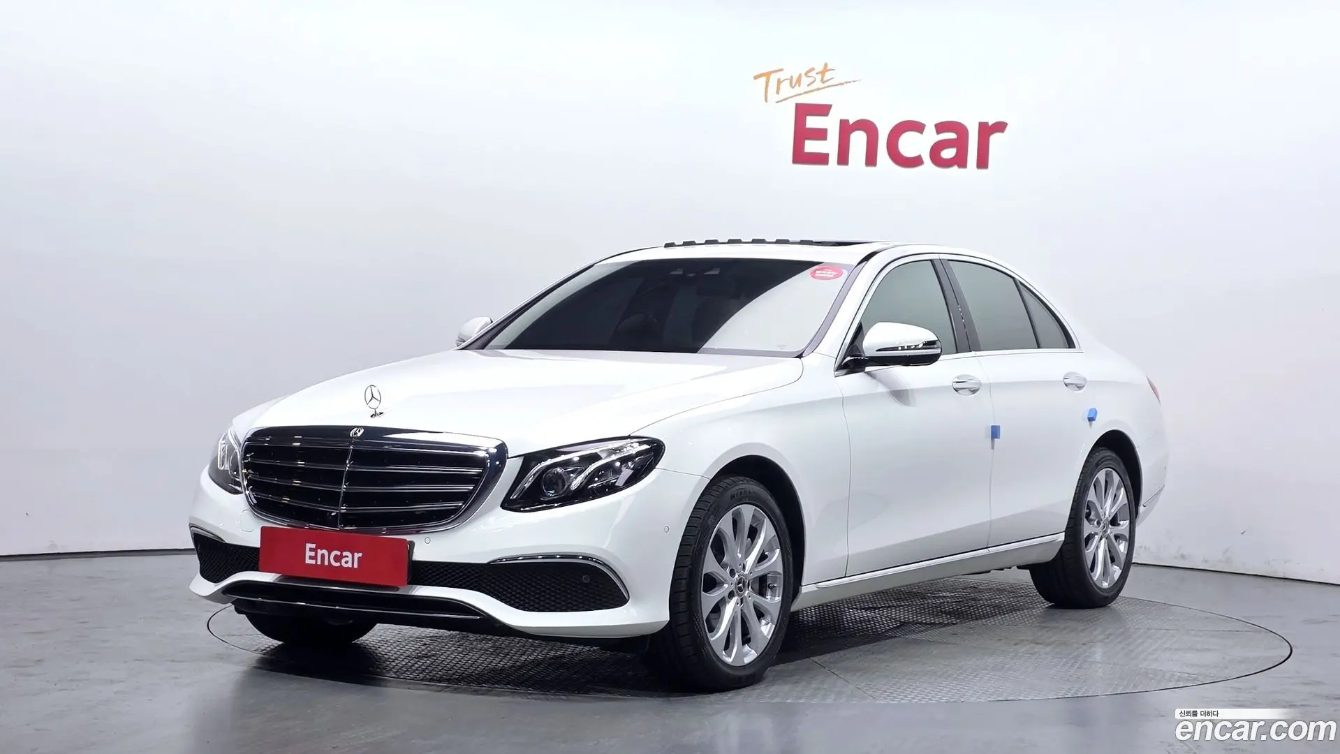 Main__Slider__Photo:E-Class Mercedes-Benz 2018.9-0