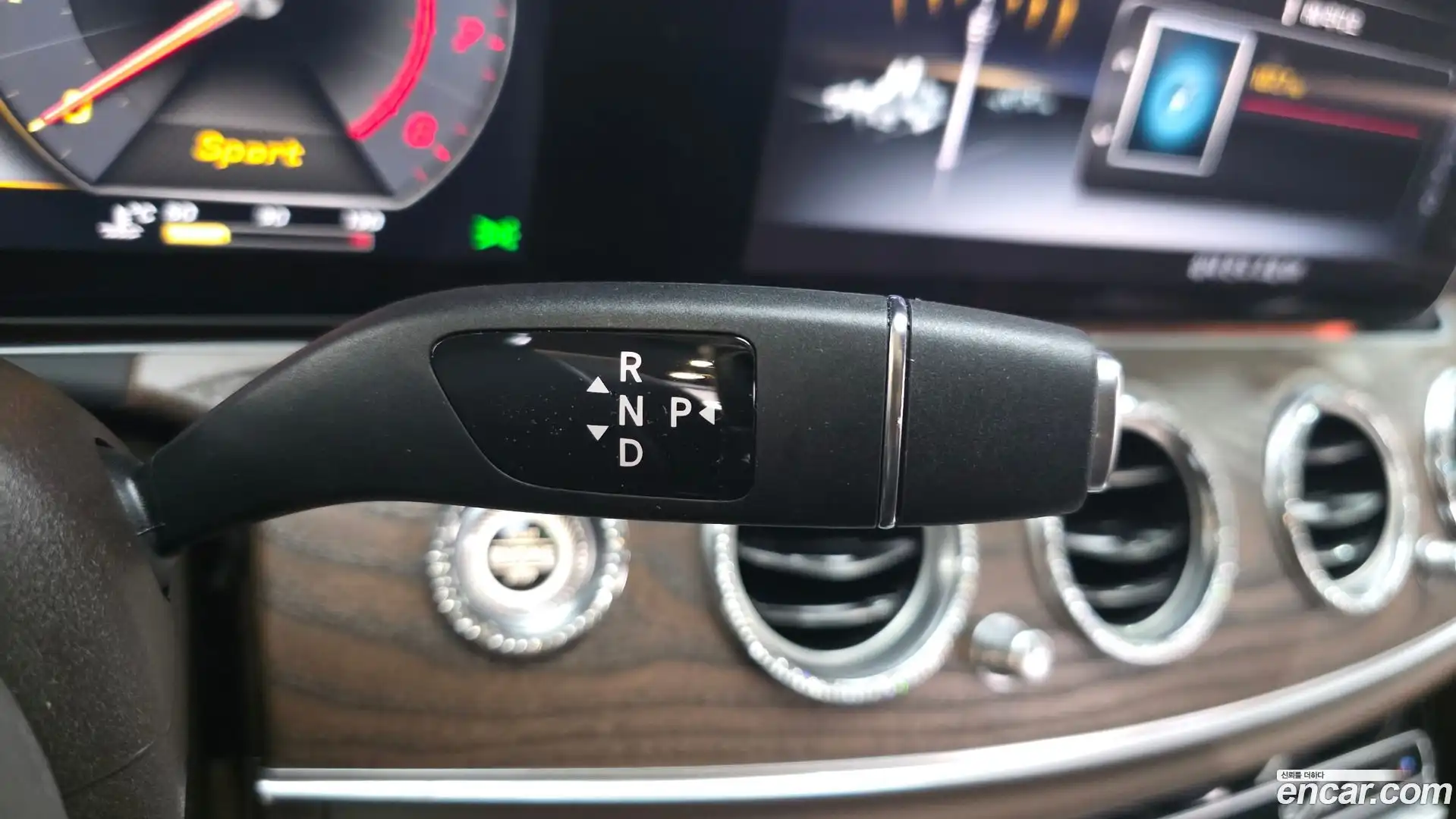 E-Class Mercedes-Benz 2018.9-INNER-009