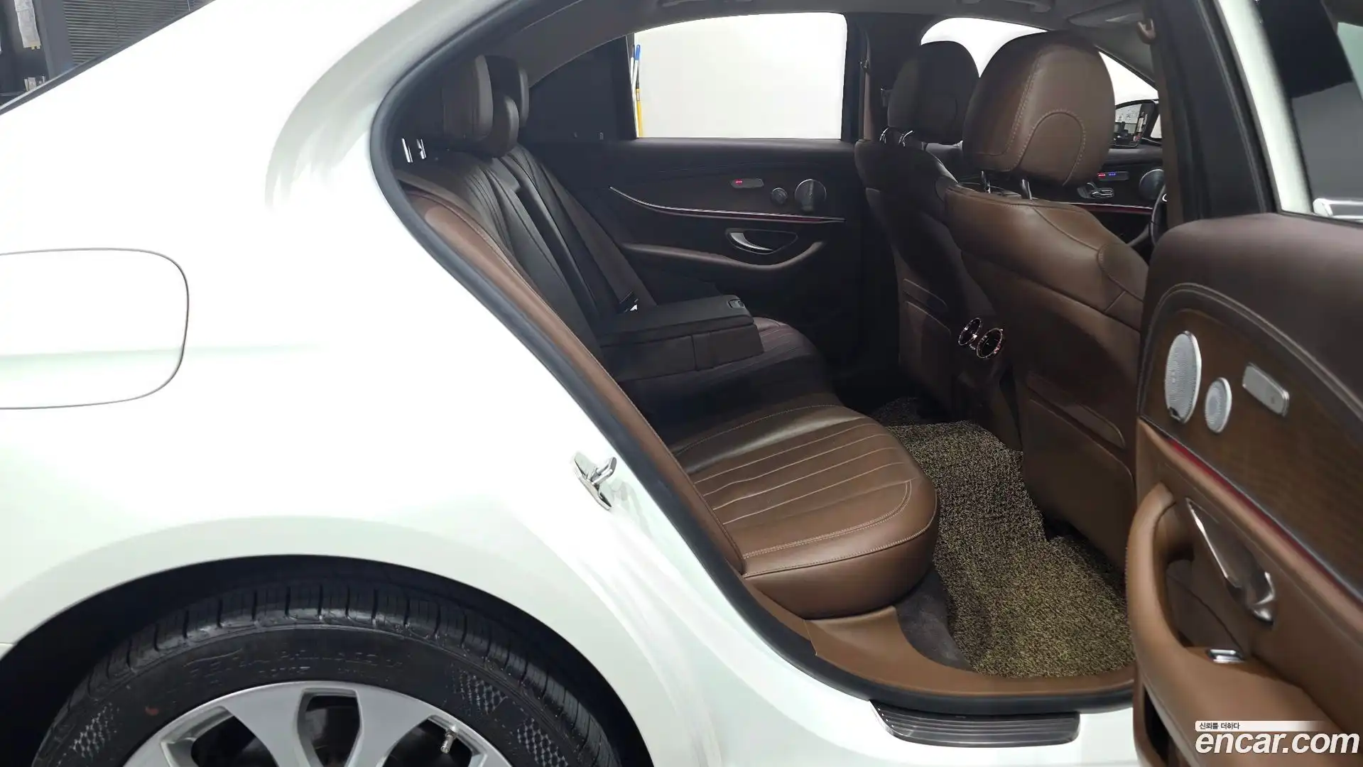 E-Class Mercedes-Benz 2018.9-OPTION-015