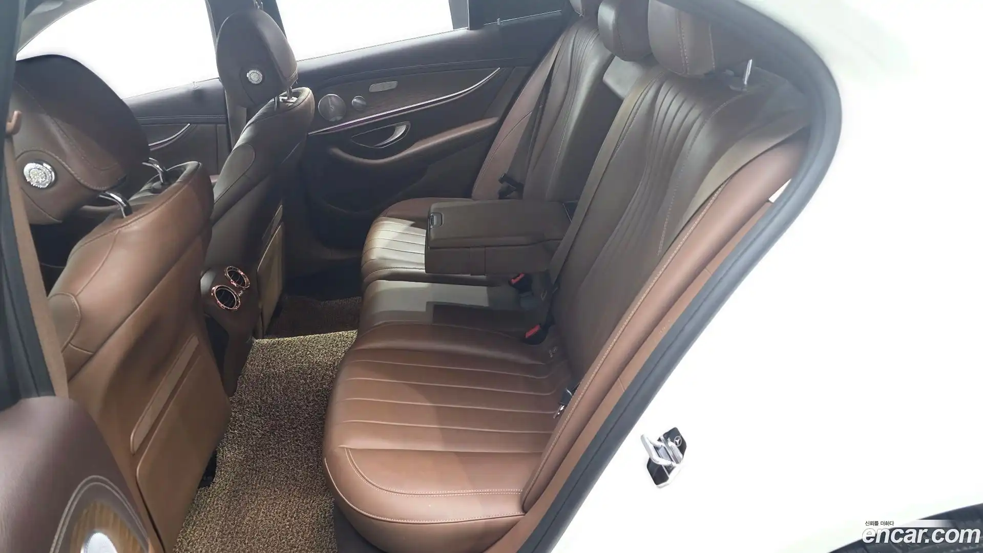 E-Class Mercedes-Benz 2018.9-OPTION-016