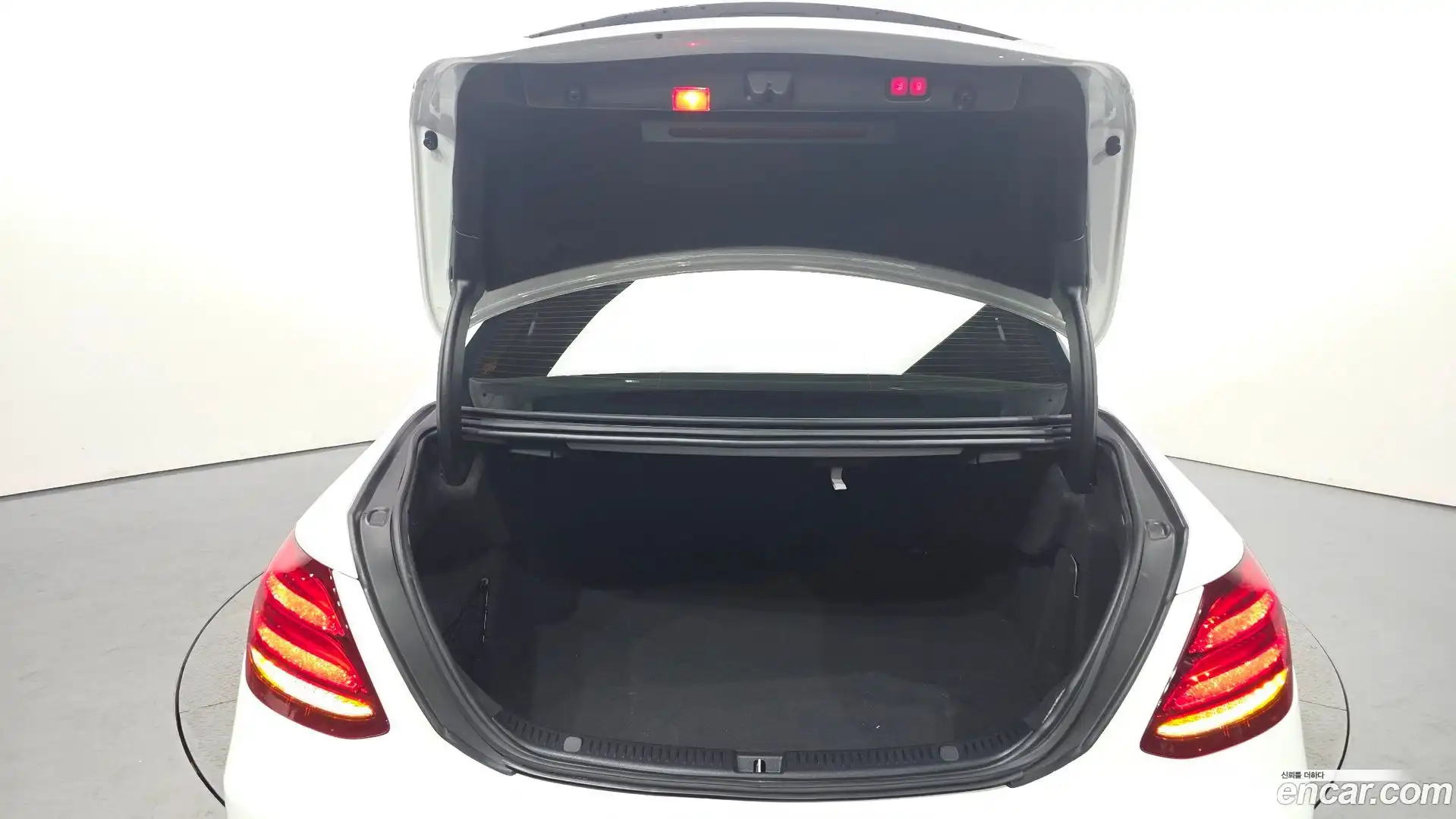 E-Class Mercedes-Benz 2018.9-OPTION-022