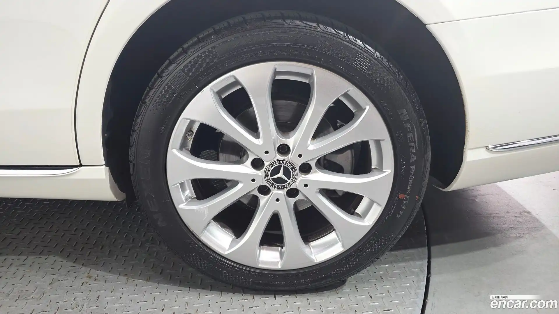 E-Class Mercedes-Benz 2018.9-OUTER-031
