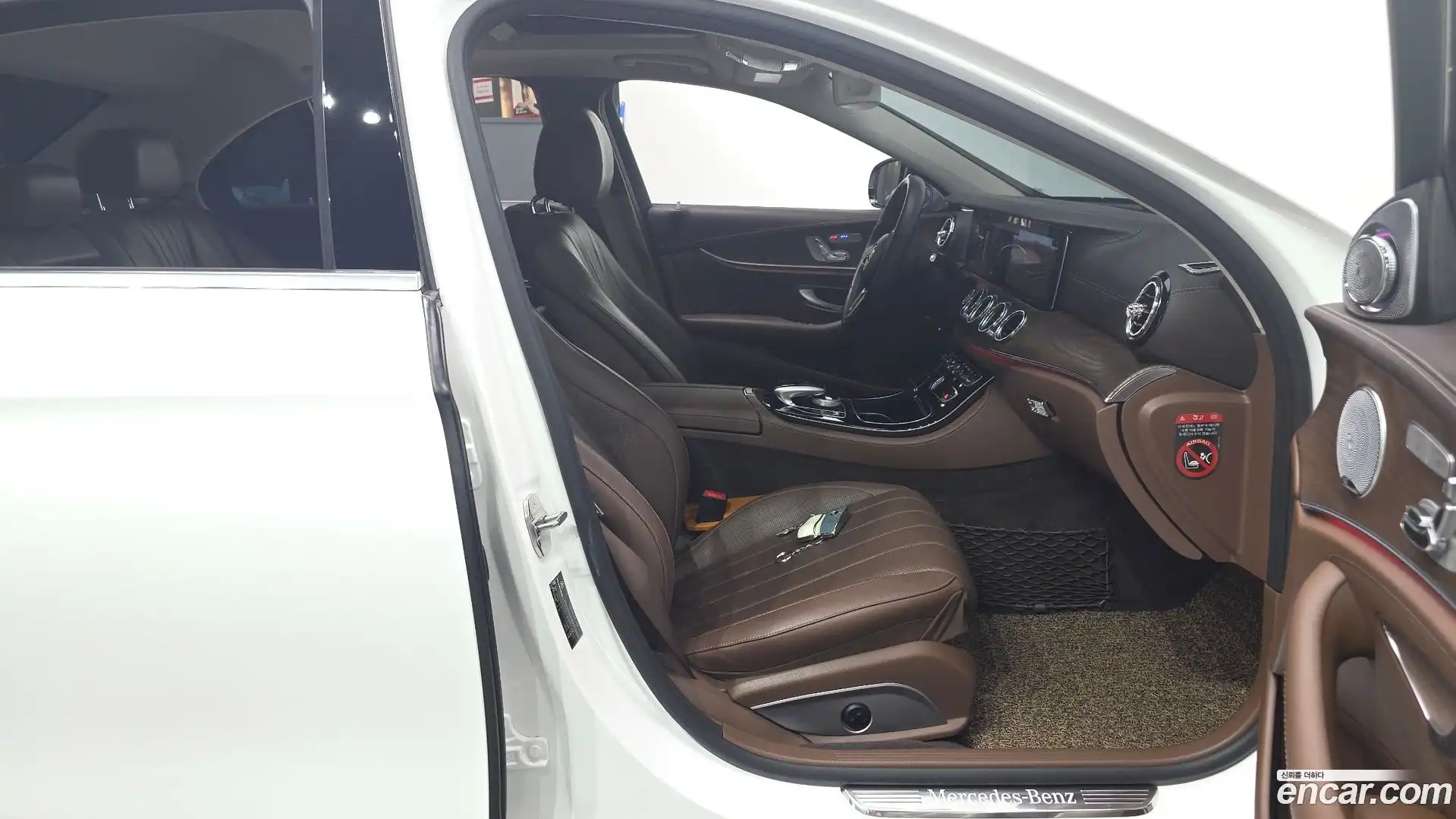 E-Class Mercedes-Benz 2018.9-INNER-036
