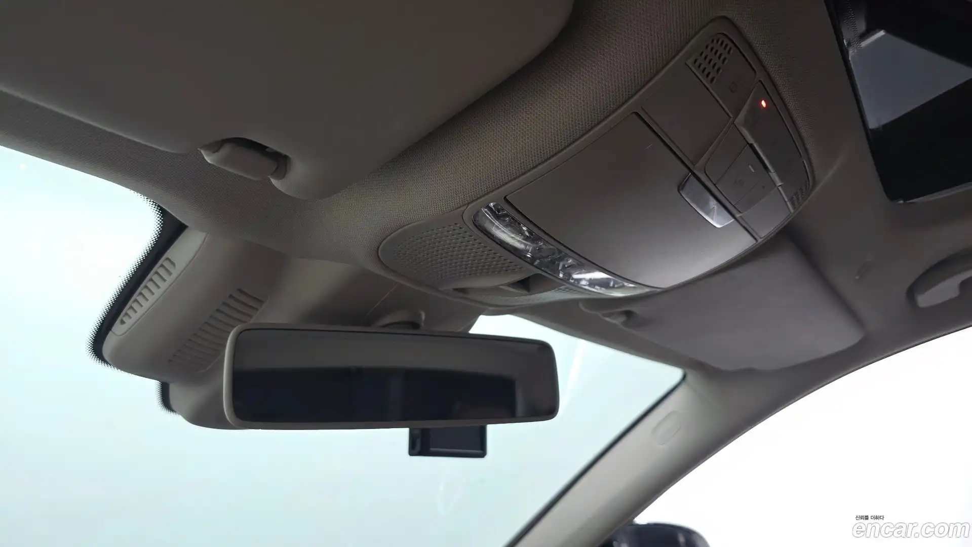 E-Class Mercedes-Benz 2018.9-OPTION-040