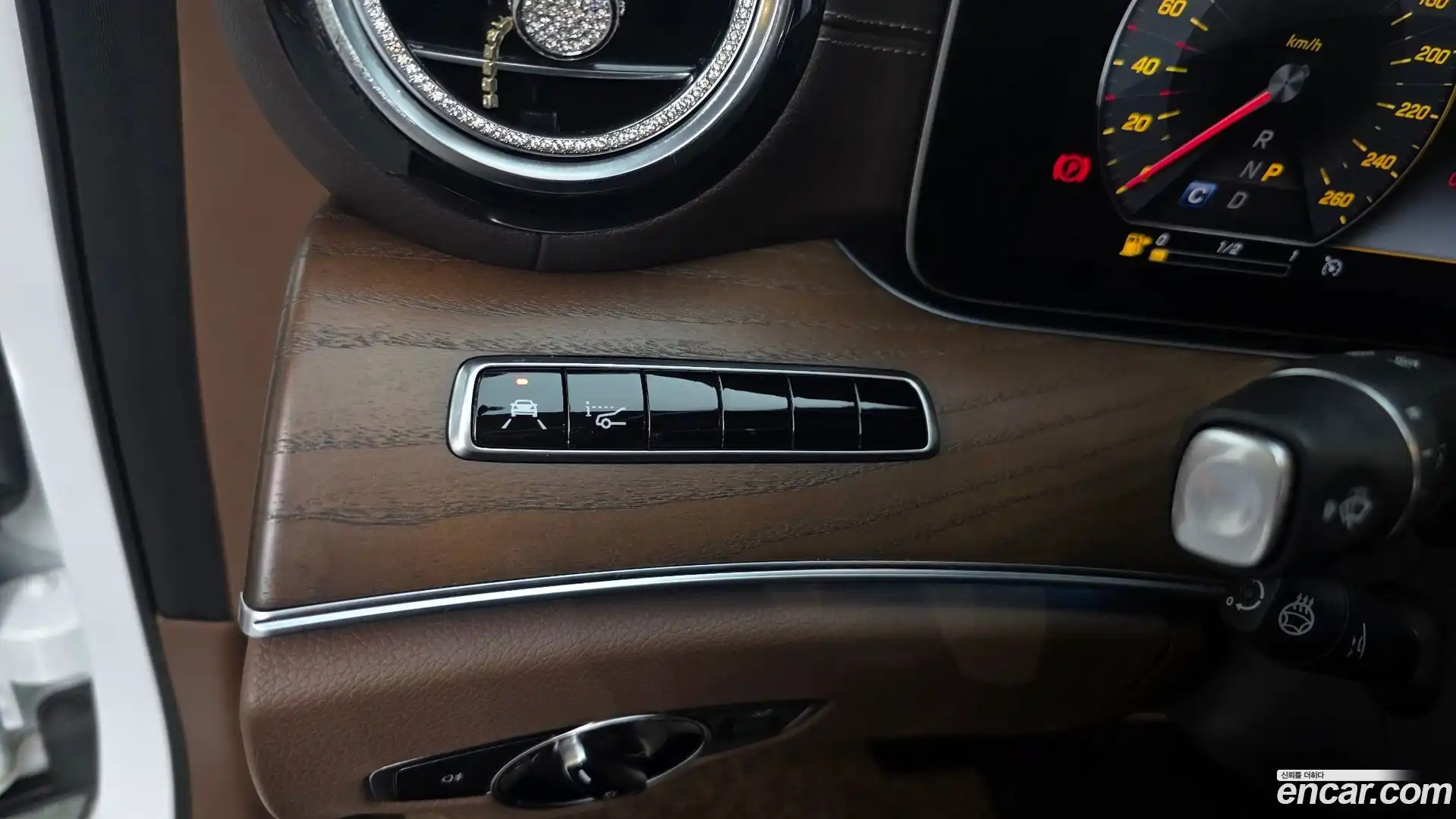 E-Class Mercedes-Benz 2018.9-OPTION-041