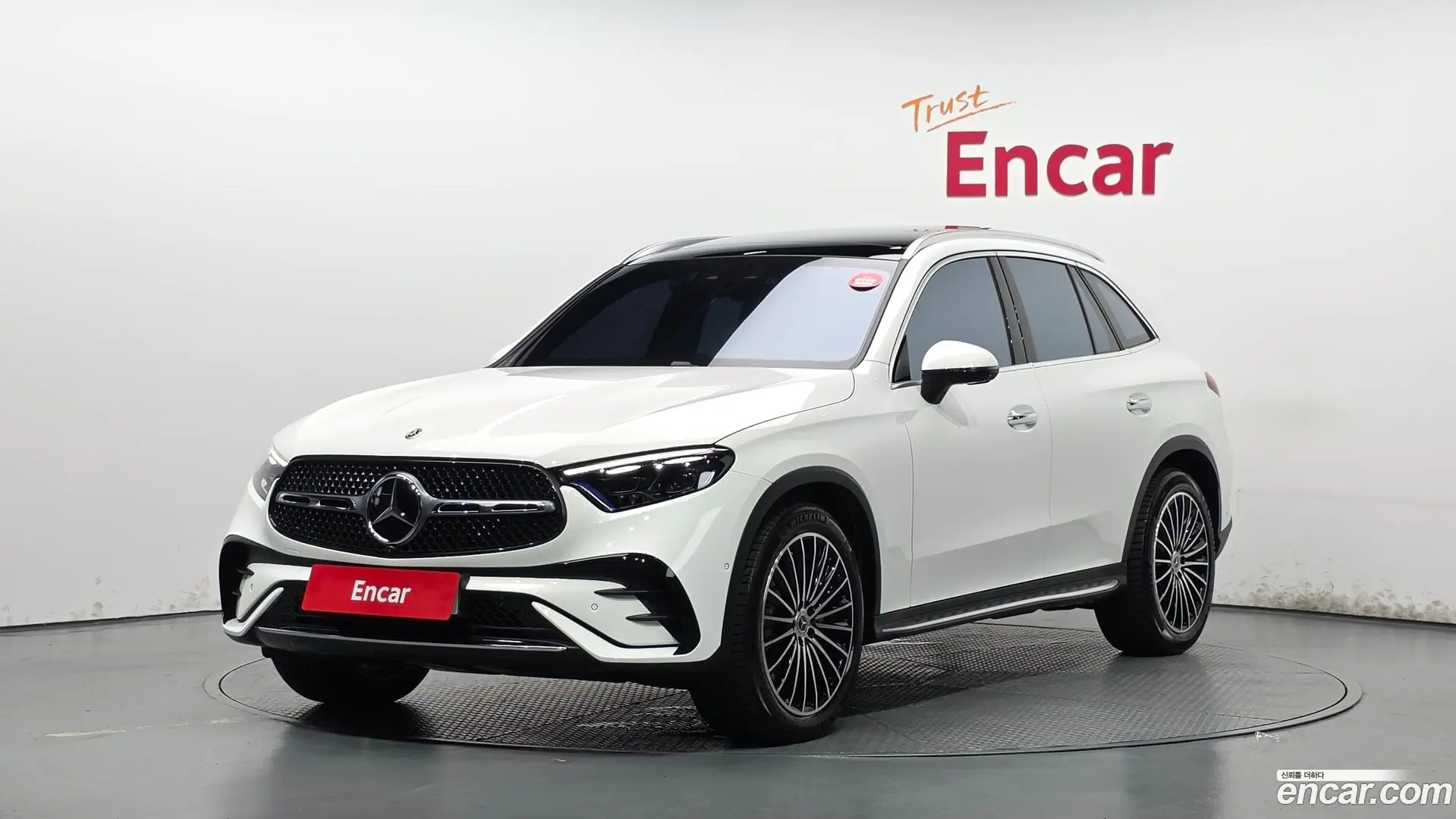 Main__Slider__Photo:GLC-Class Mercedes-Benz 2025.8-0