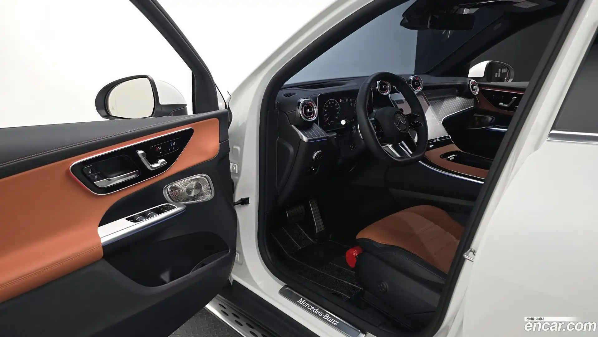 GLC-Class Mercedes-Benz 2025.8-INNER-010