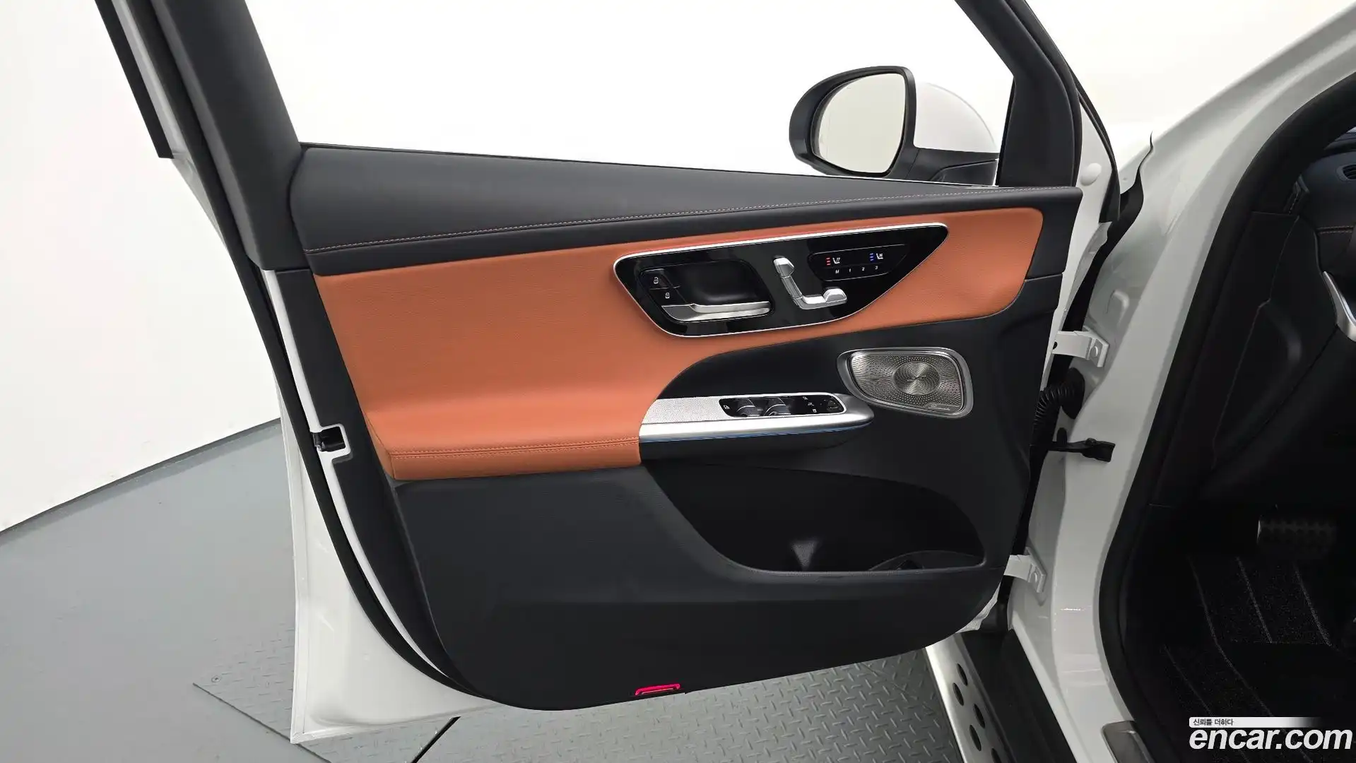 GLC-Class Mercedes-Benz 2025.8-INNER-034
