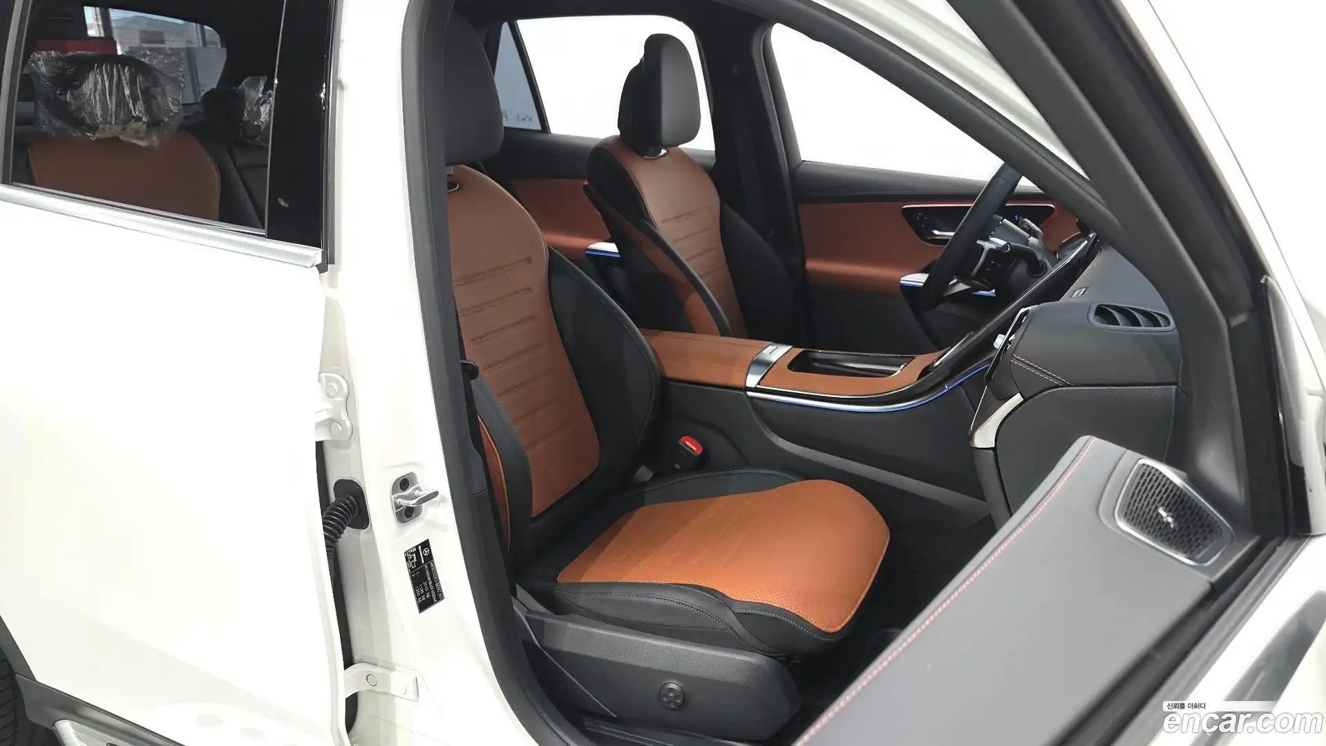 GLC-Class Mercedes-Benz 2025.8-INNER-036