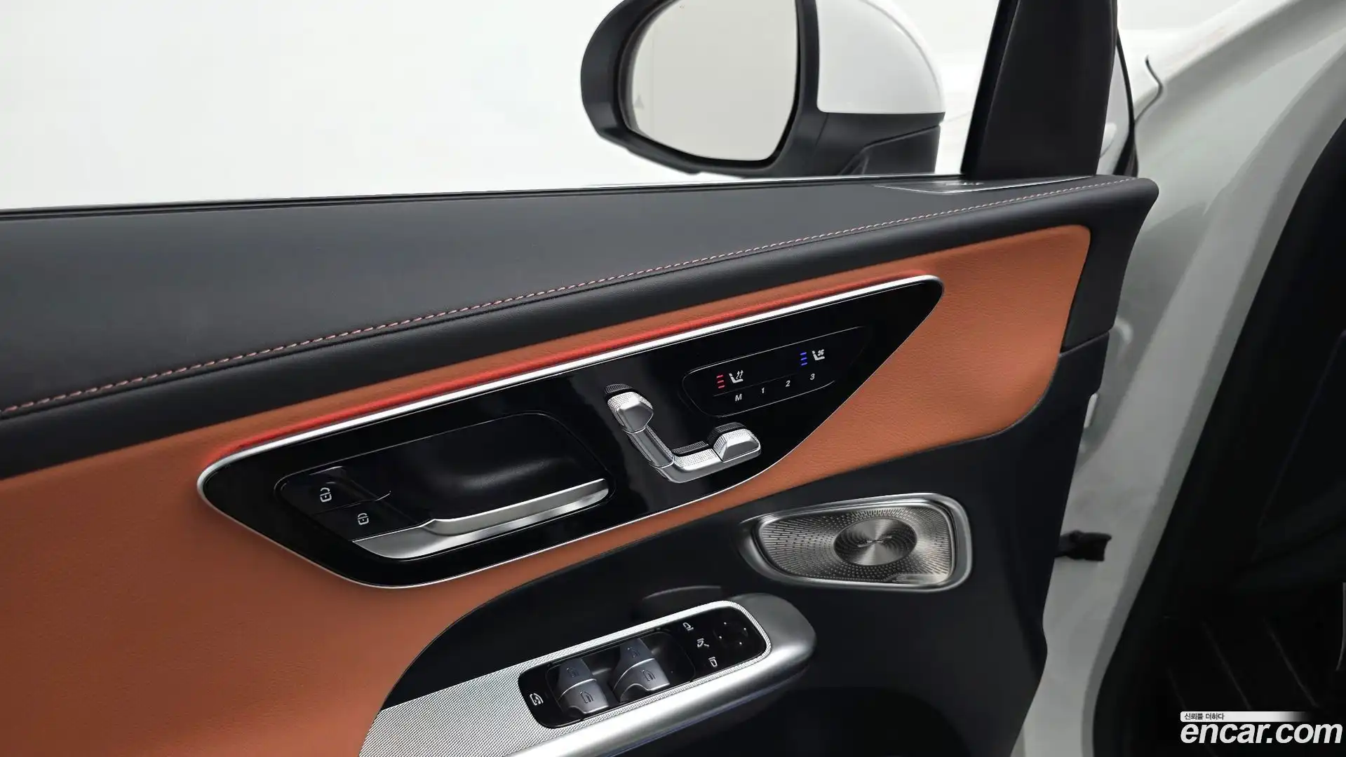 GLC-Class Mercedes-Benz 2025.8-OPTION-047