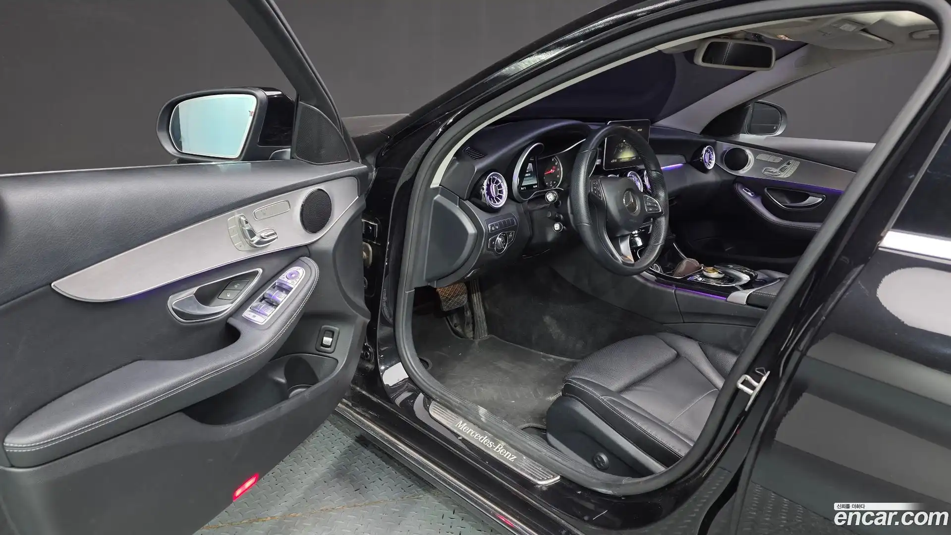 C-Class Mercedes-Benz 2017.4-INNER-010