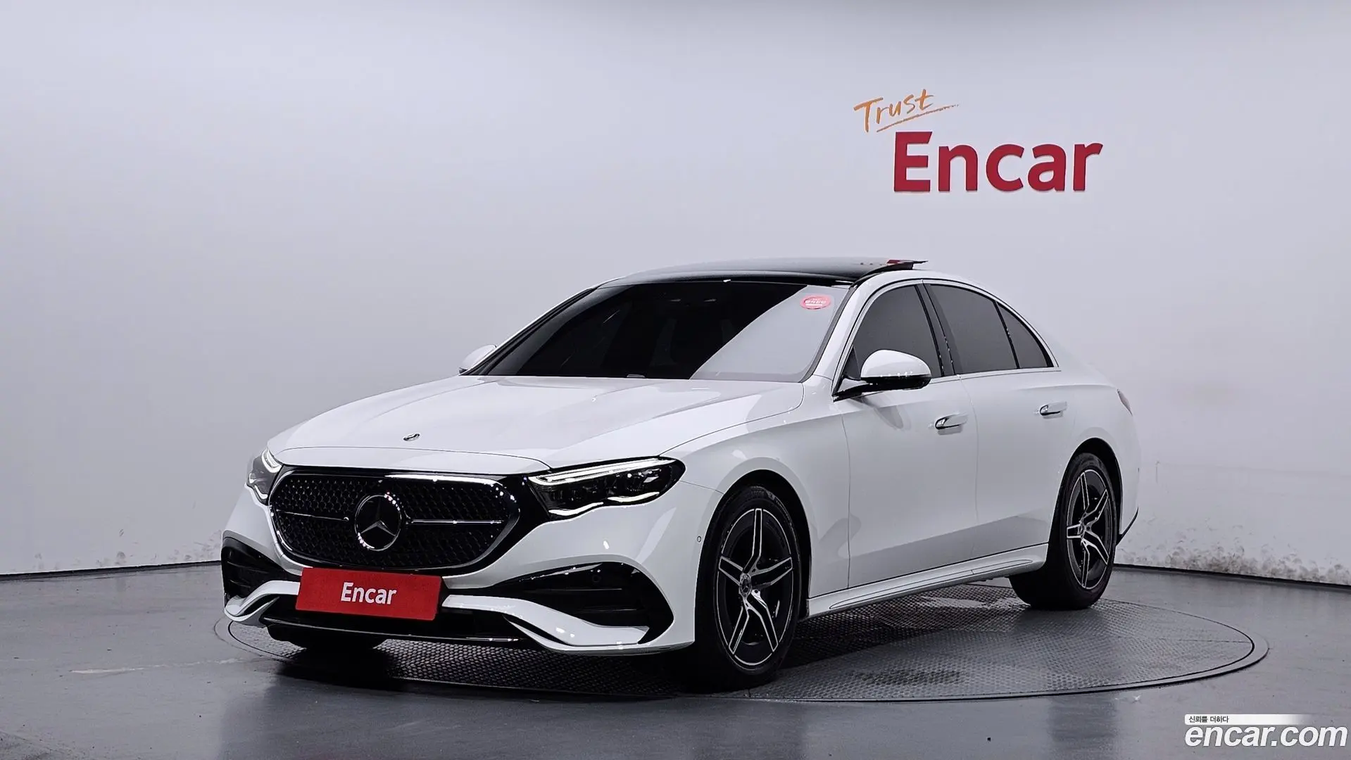 Main__Slider__Photo:E-Class Mercedes-Benz 2025.4-0