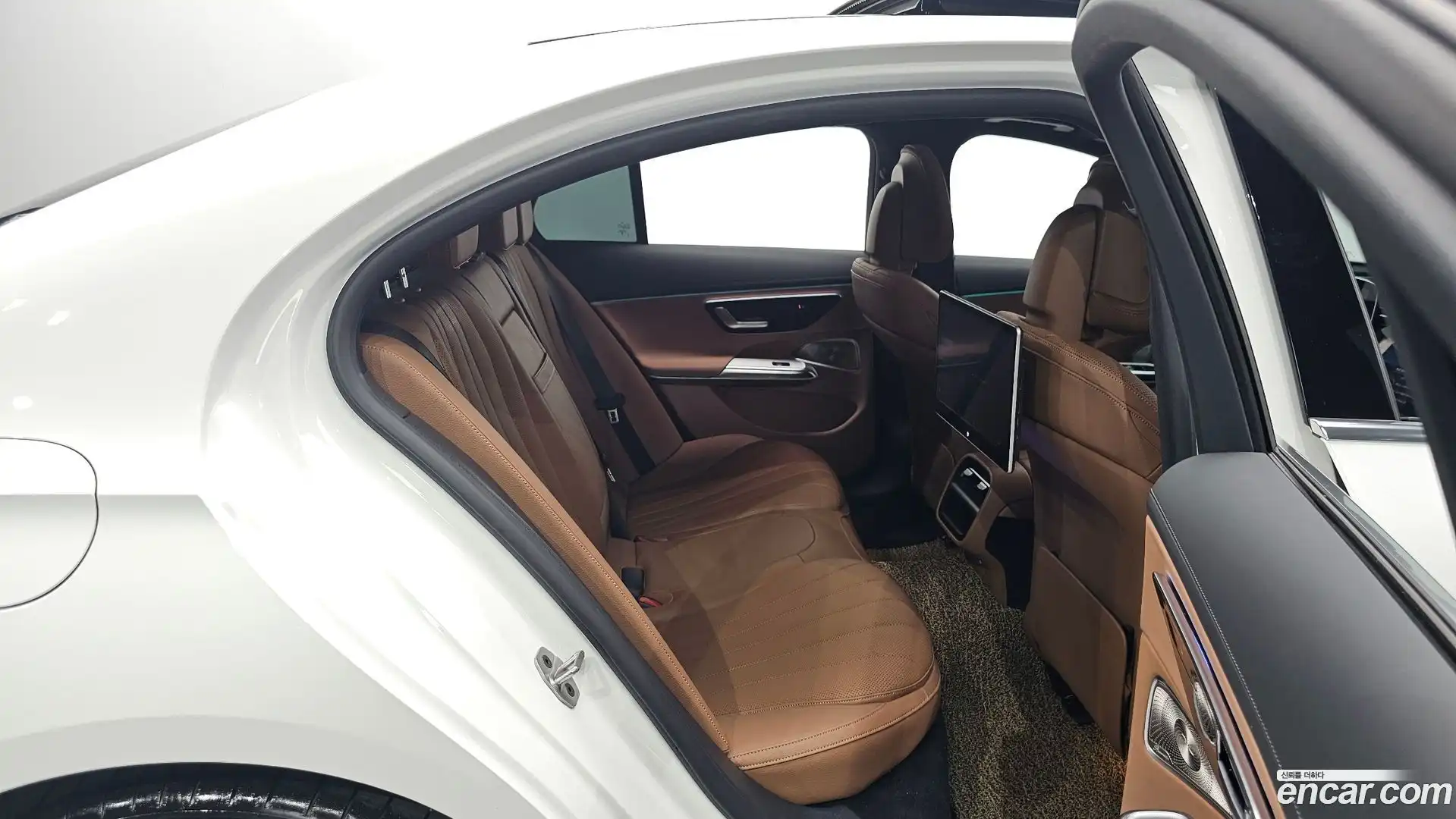 E-Class Mercedes-Benz 2025.4-OPTION-016