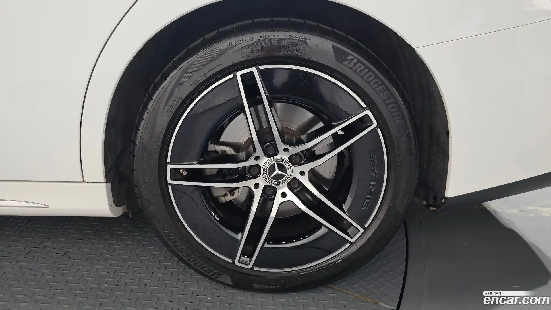 E-Class Mercedes-Benz 2025.4-OUTER-031