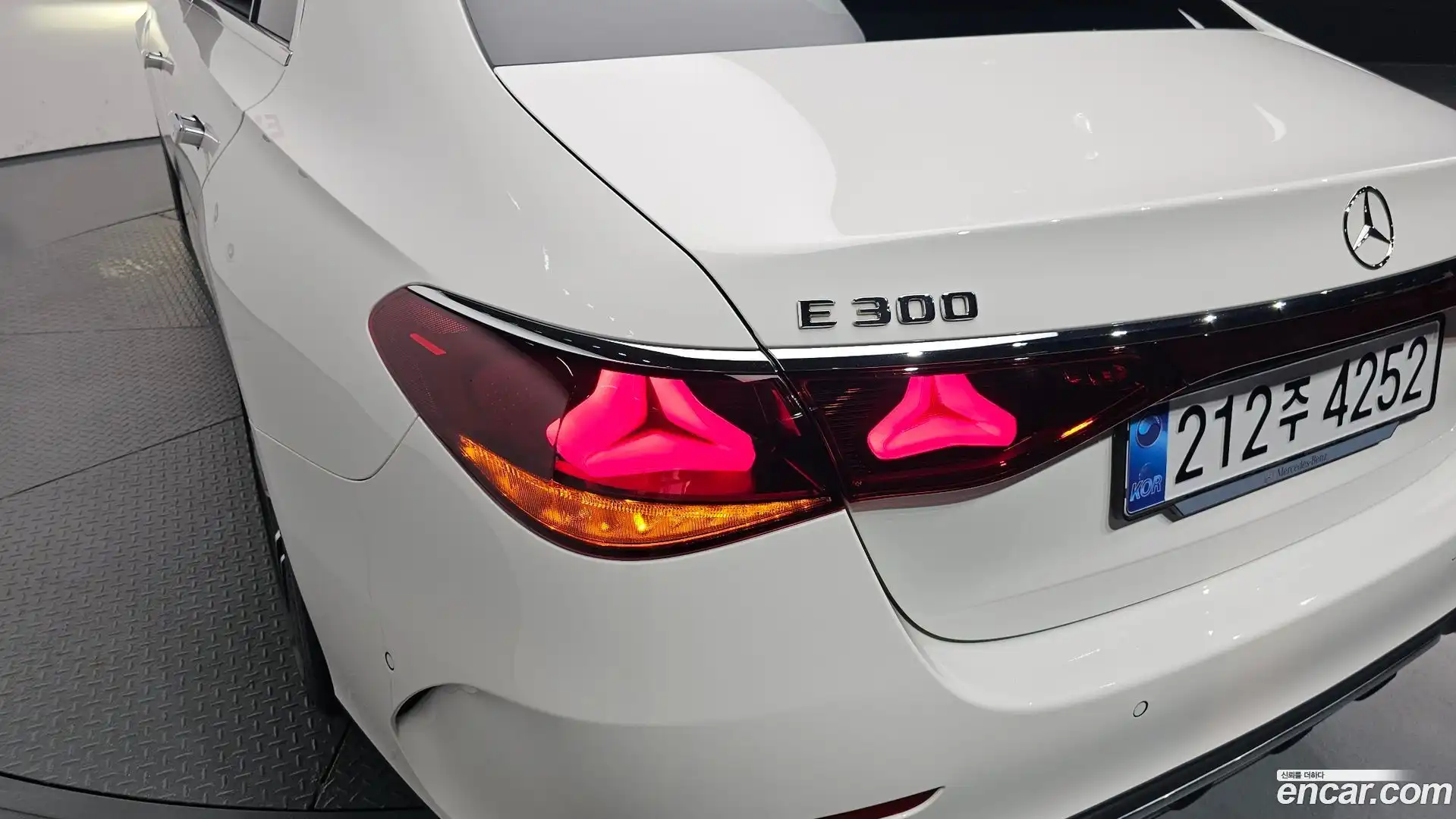 E-Class Mercedes-Benz 2025.4-OUTER-033