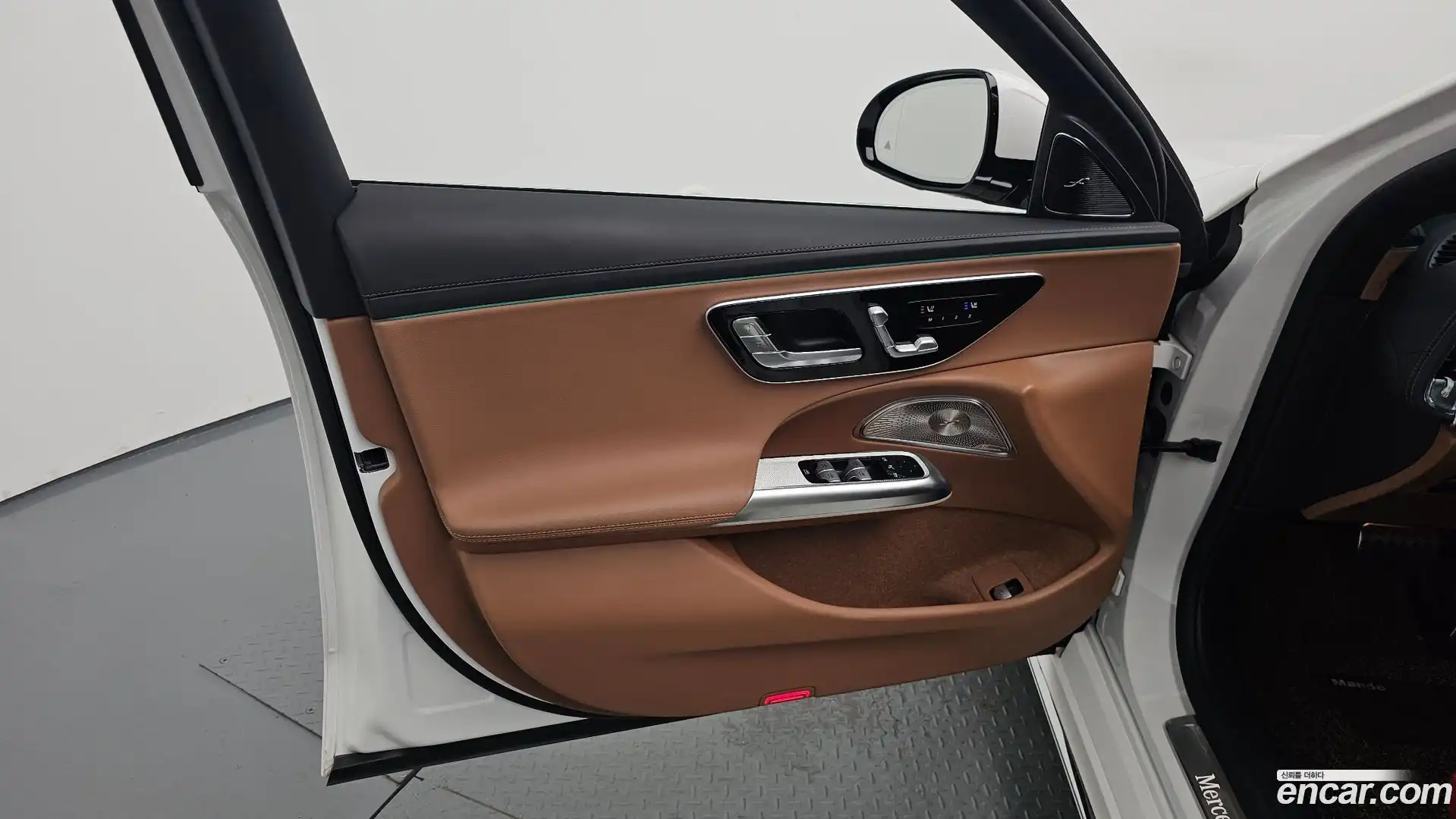 E-Class Mercedes-Benz 2025.4-INNER-034