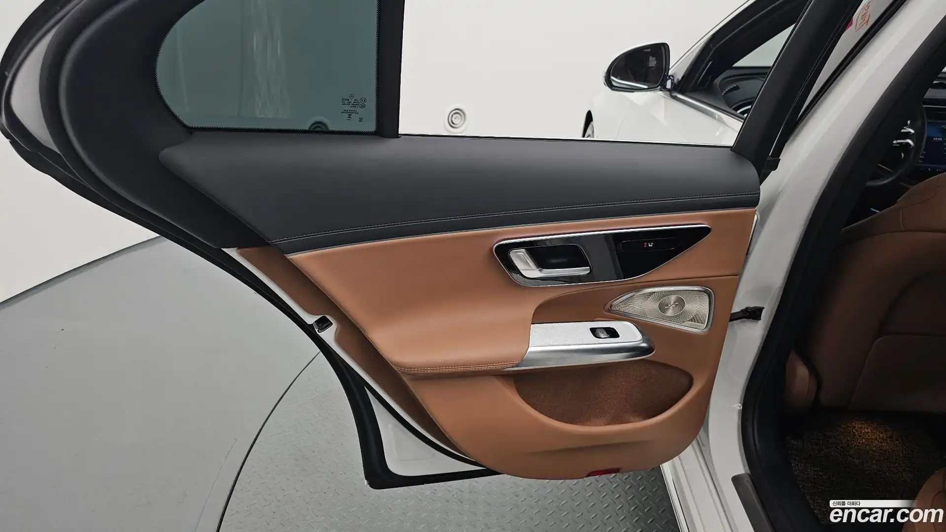 E-Class Mercedes-Benz 2025.4-INNER-035