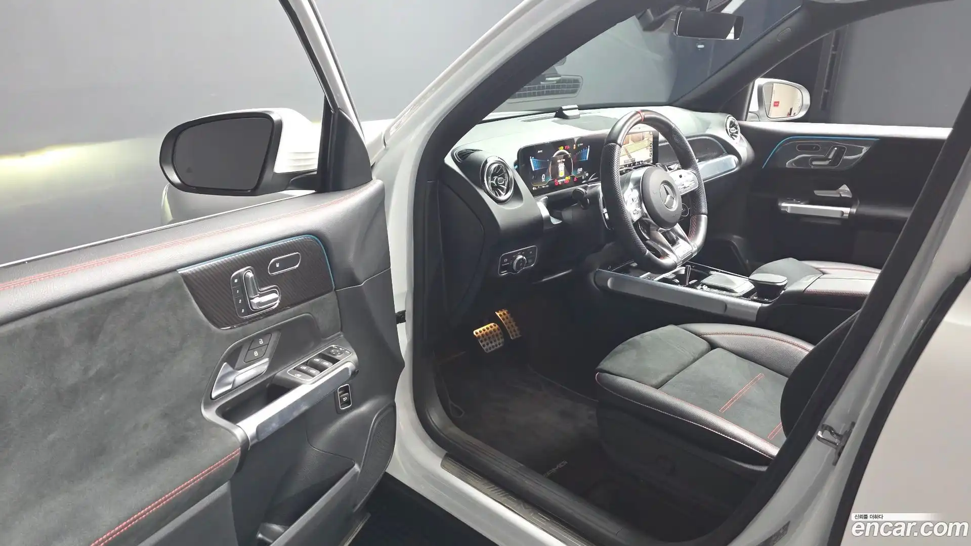 GLB-Class Mercedes-Benz 2023.8-INNER-010