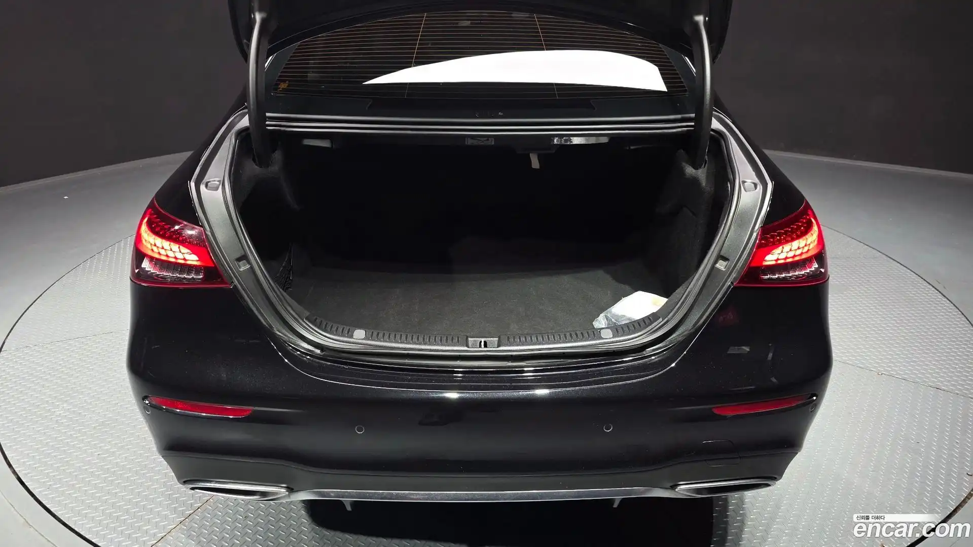 E-Class Mercedes-Benz 2021.8-OPTION-024