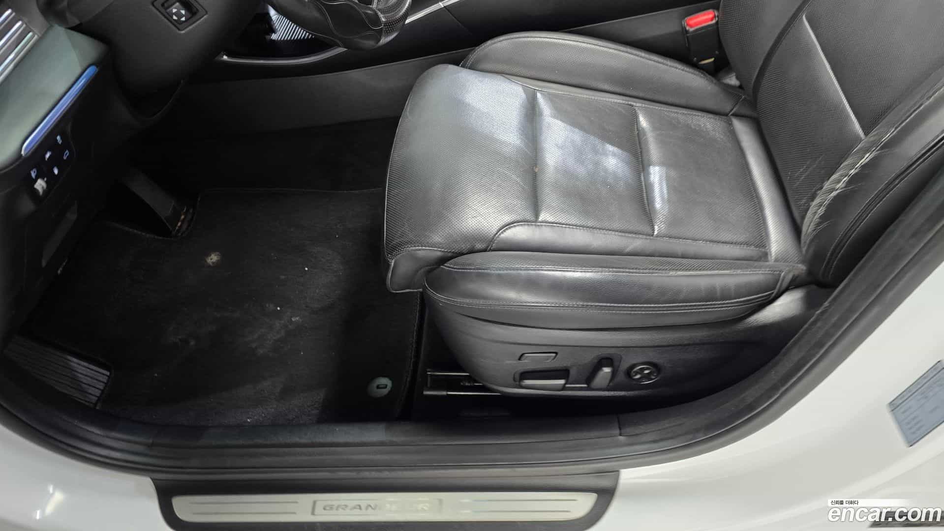 Grandeur Hyundai 2020.8-OPTION-024