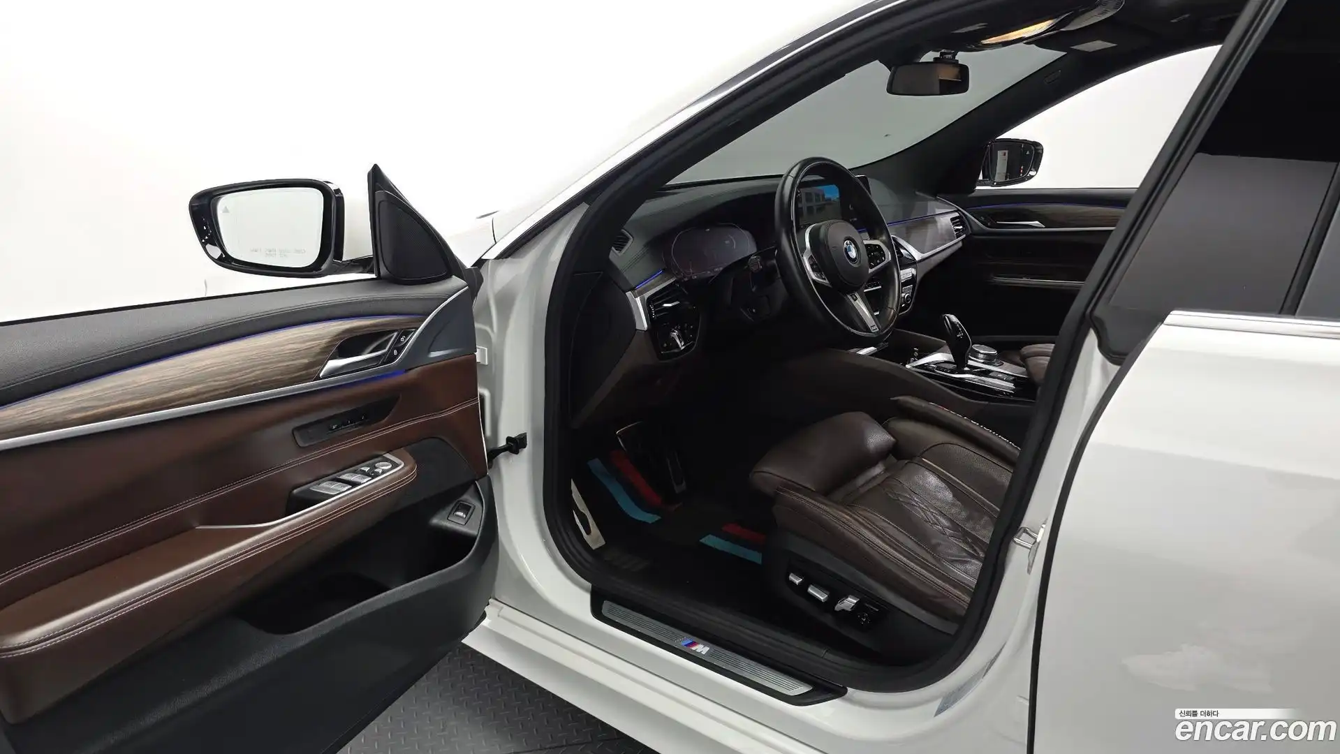 Gran Turismo BMW 2020.0-INNER-010