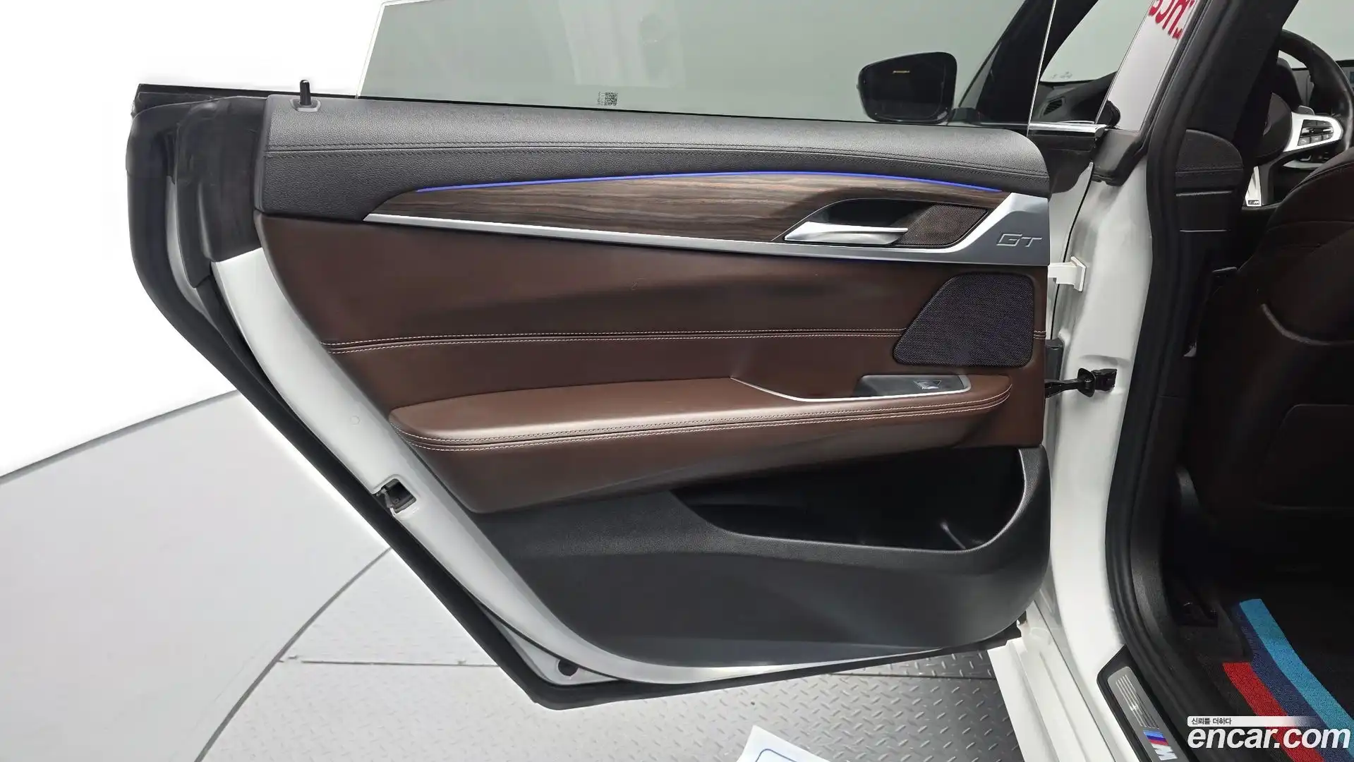 Gran Turismo BMW 2020.0-INNER-035
