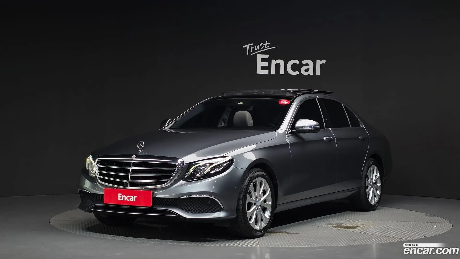 Main__Slider__Photo:E-Class Mercedes-Benz 2016.6-0