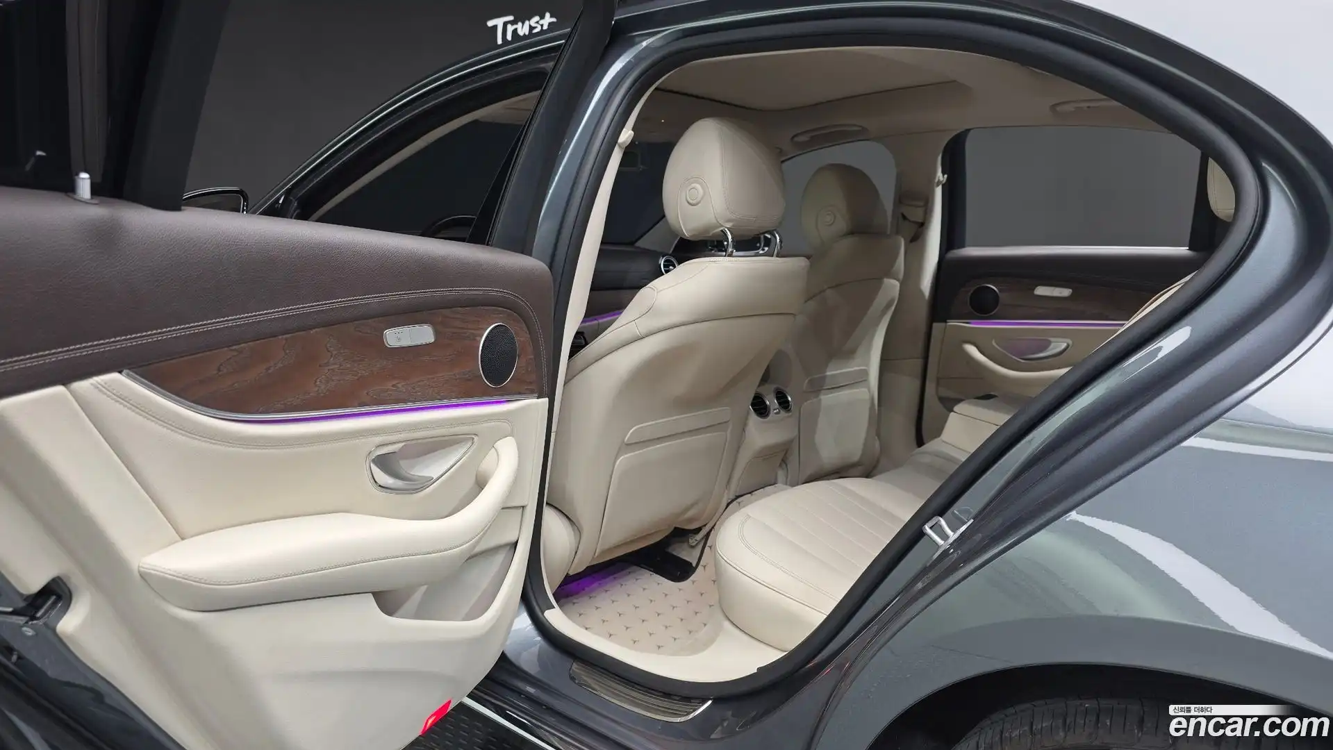E-Class Mercedes-Benz 2016.6-OPTION-020